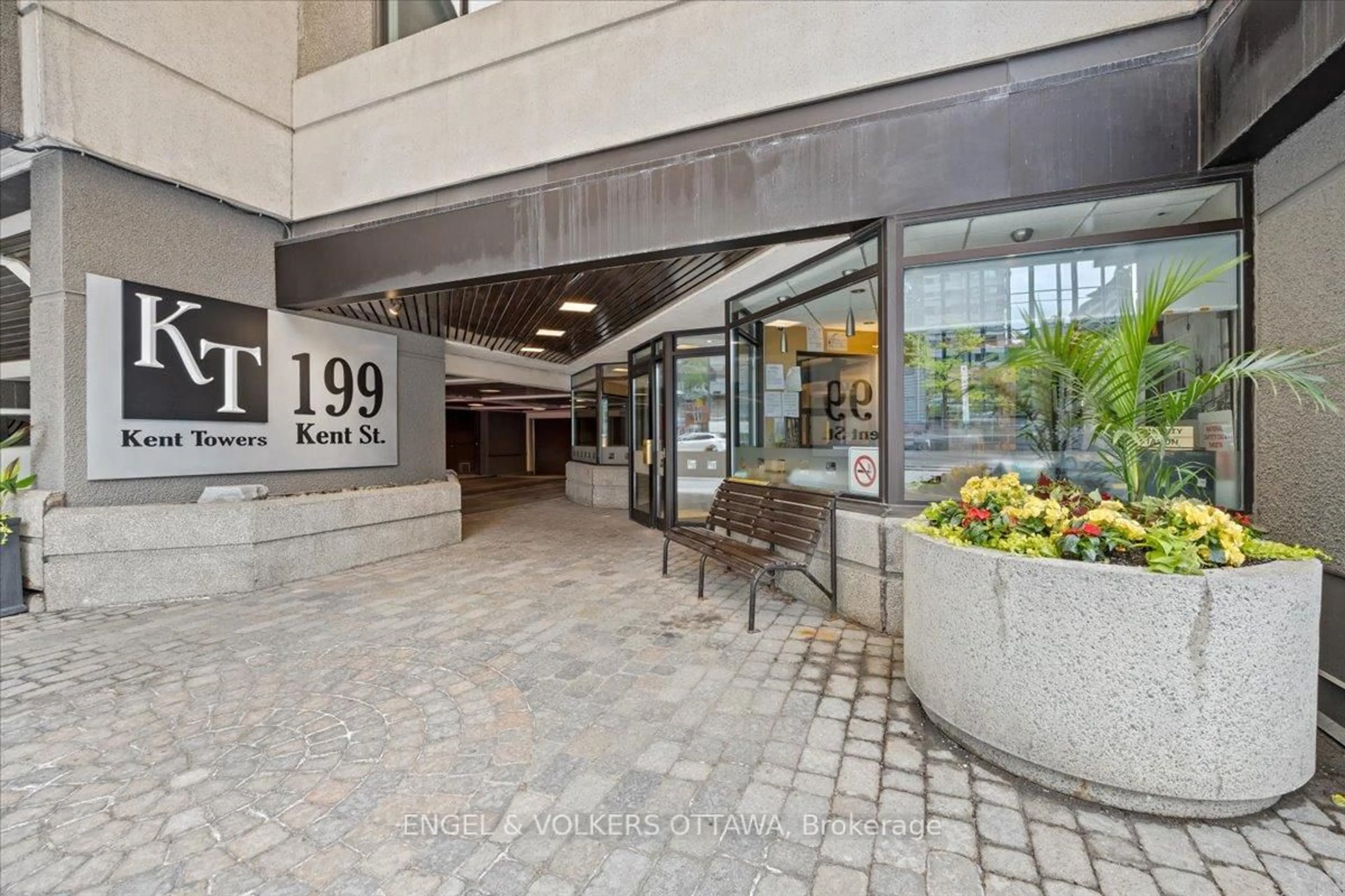 Indoor foyer for 199 Kent St #2005, Ottawa Ontario K2P 2K8