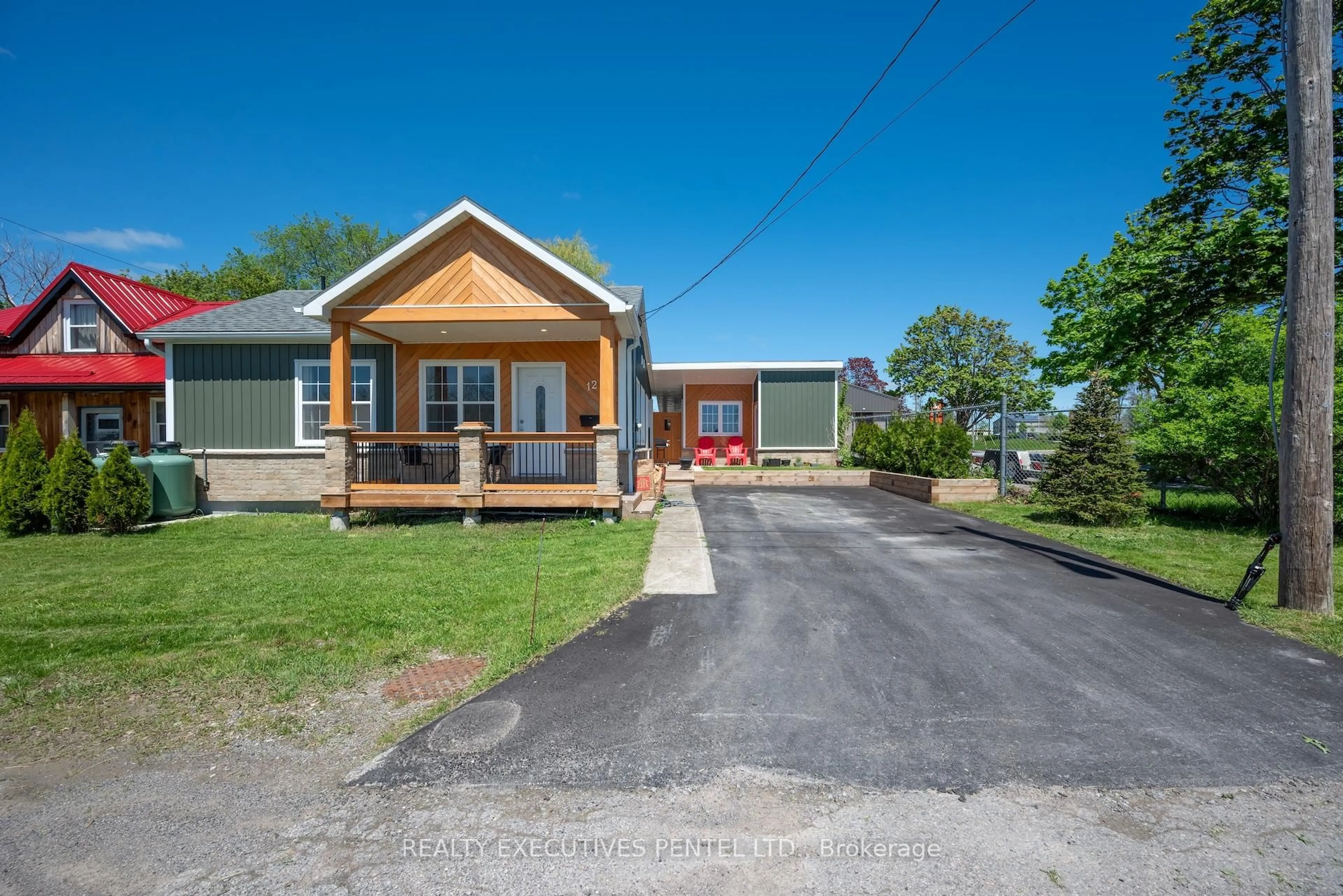 A pic from outside/outdoor area/front of a property/back of a property/a pic from drone, street for 12 Station St, Cobourg Ontario K9A 1Z3