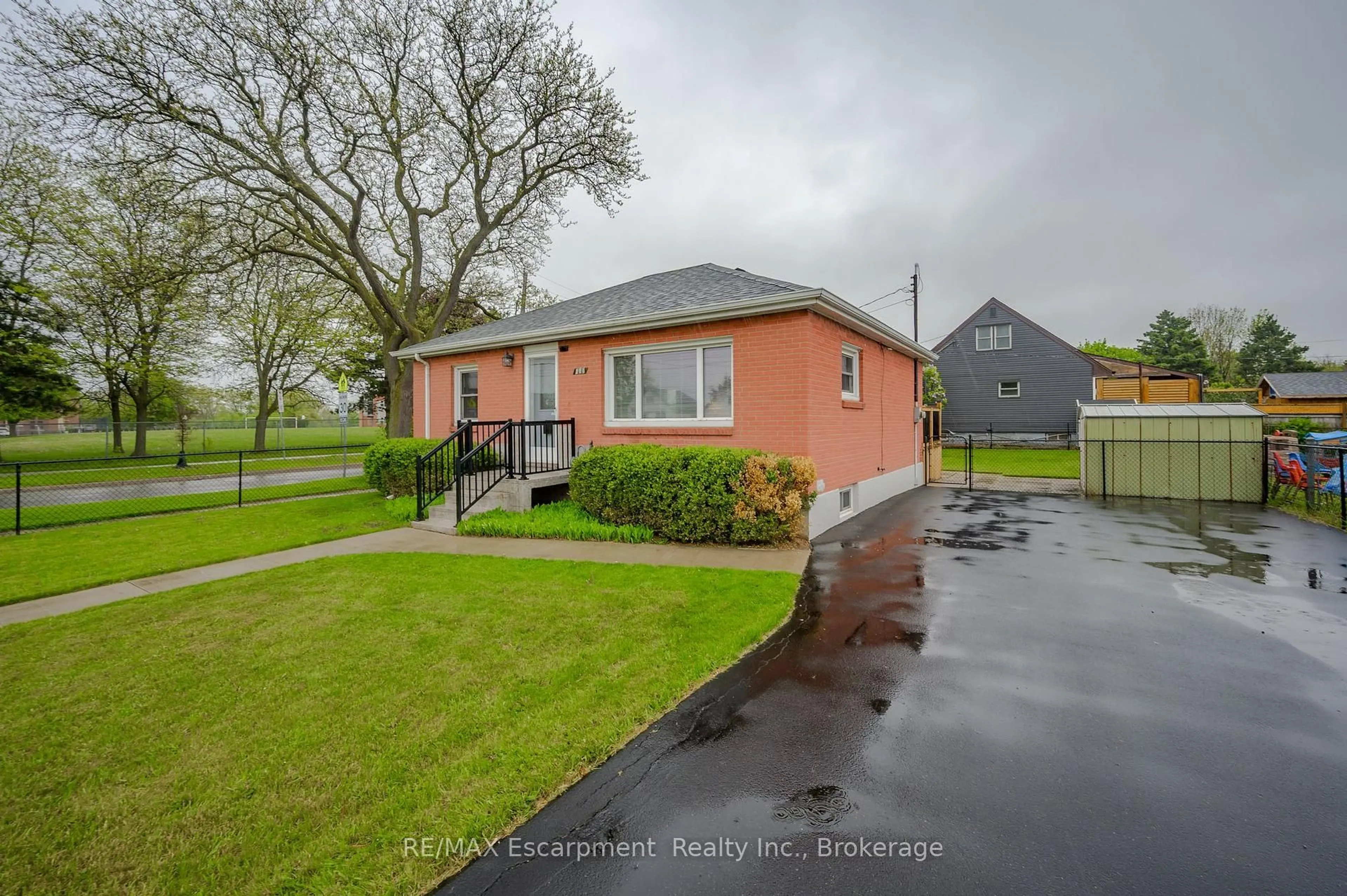 A pic from outside/outdoor area/front of a property/back of a property/a pic from drone, street for 444 Melvin Ave, Hamilton Ontario L8H 2L5