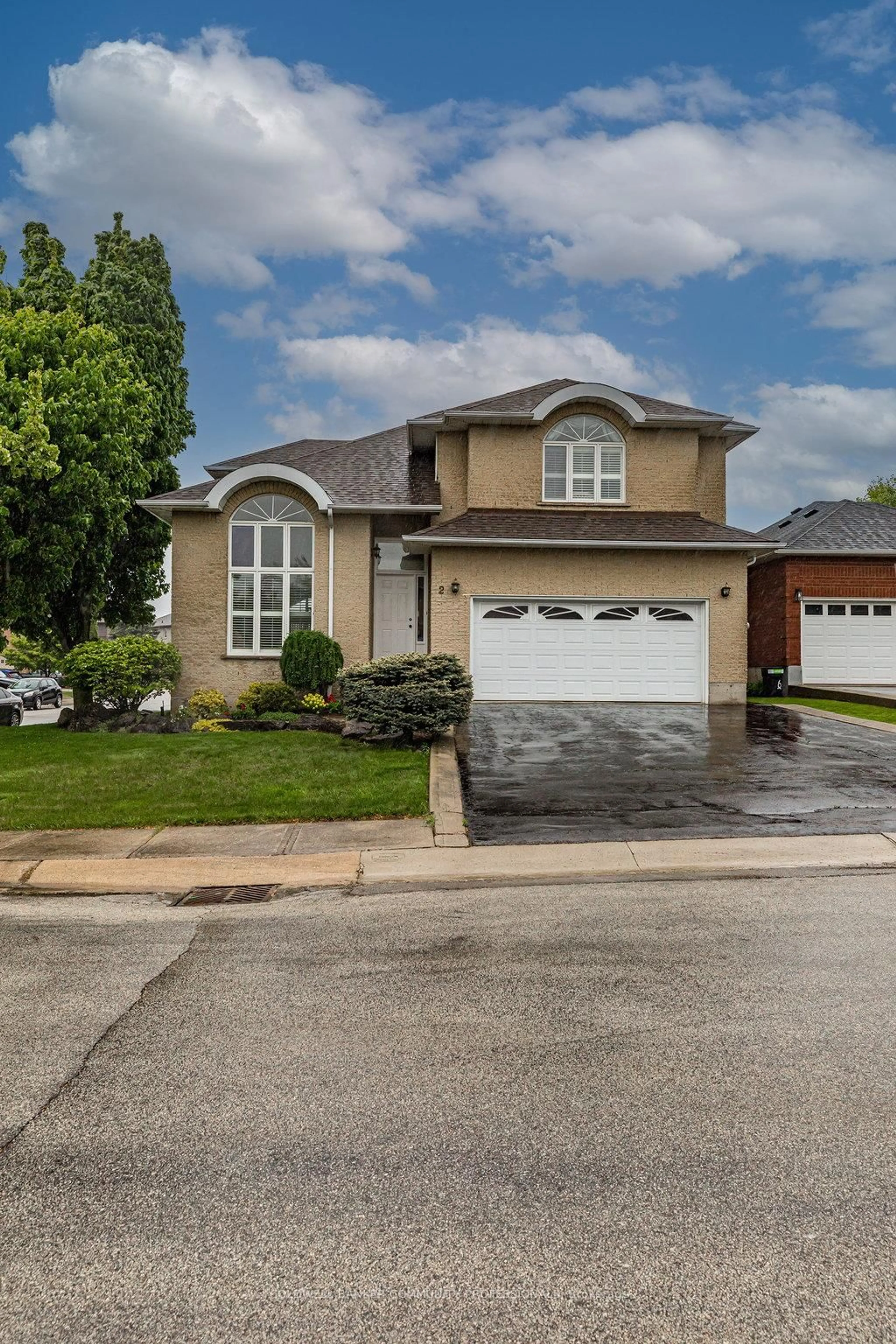 Home with vinyl exterior material, street for 2 Katie Crt, Hamilton Ontario L9B 2K9