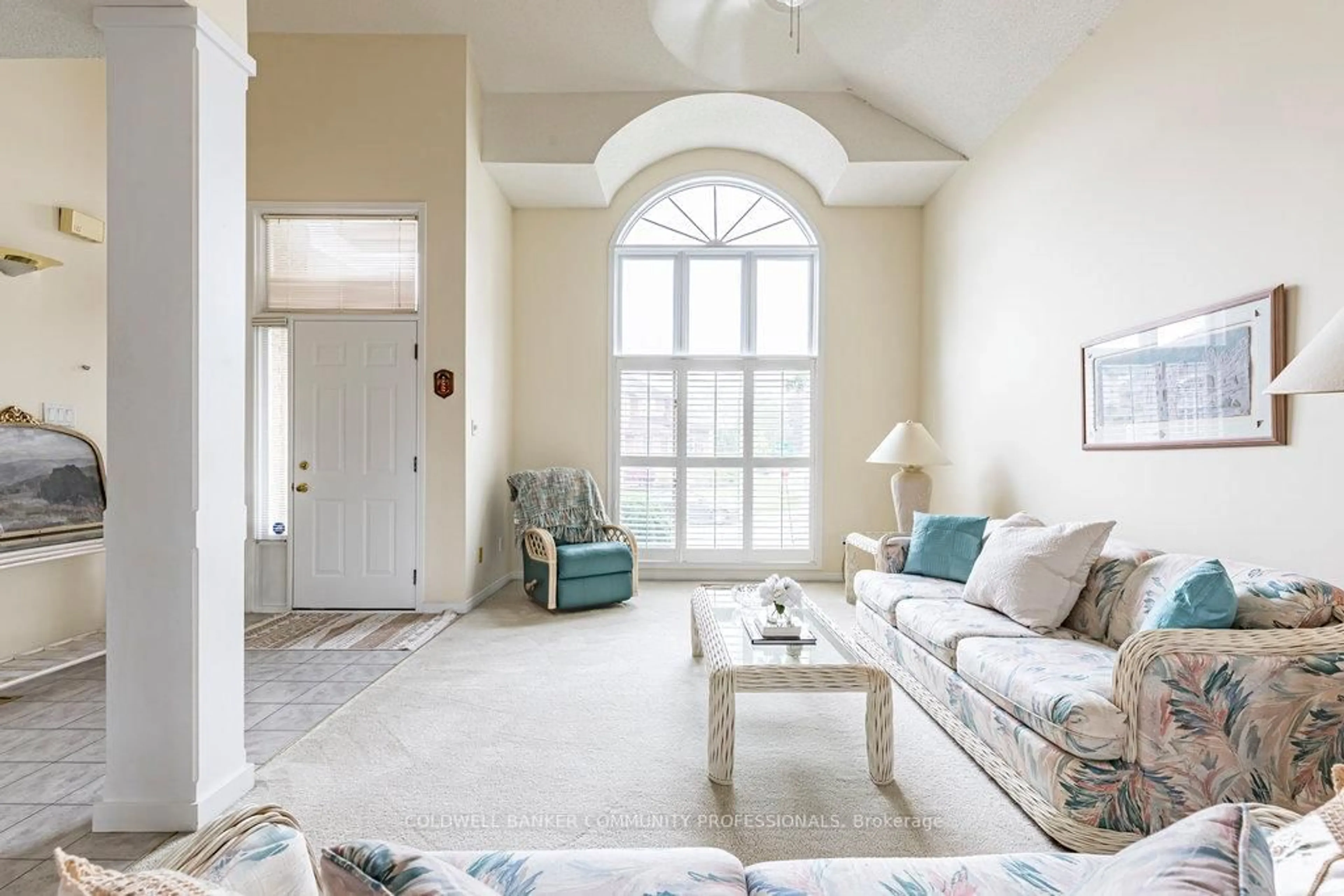 Living room with furniture, unknown for 2 Katie Crt, Hamilton Ontario L9B 2K9
