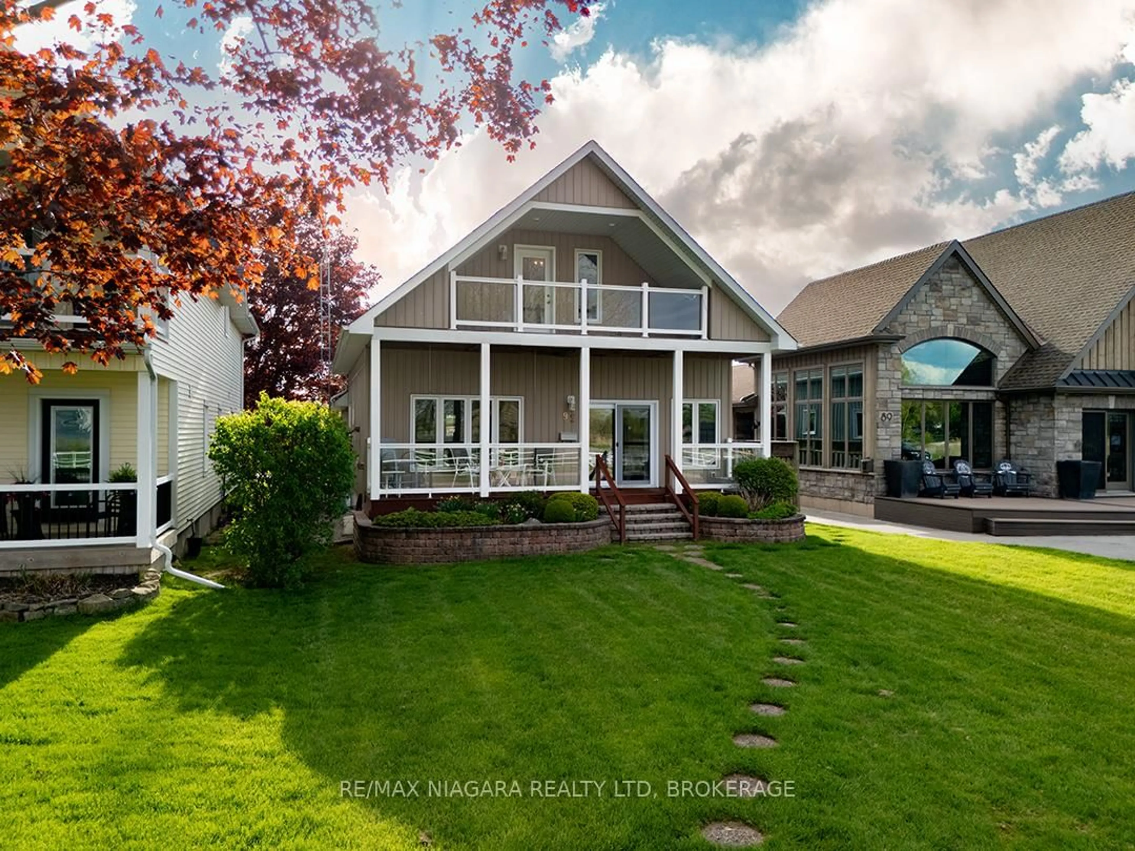 A pic from outside/outdoor area/front of a property/back of a property/a pic from drone, unknown for 95 Lakeshore Rd, Port Colborne Ontario L3K 2S2