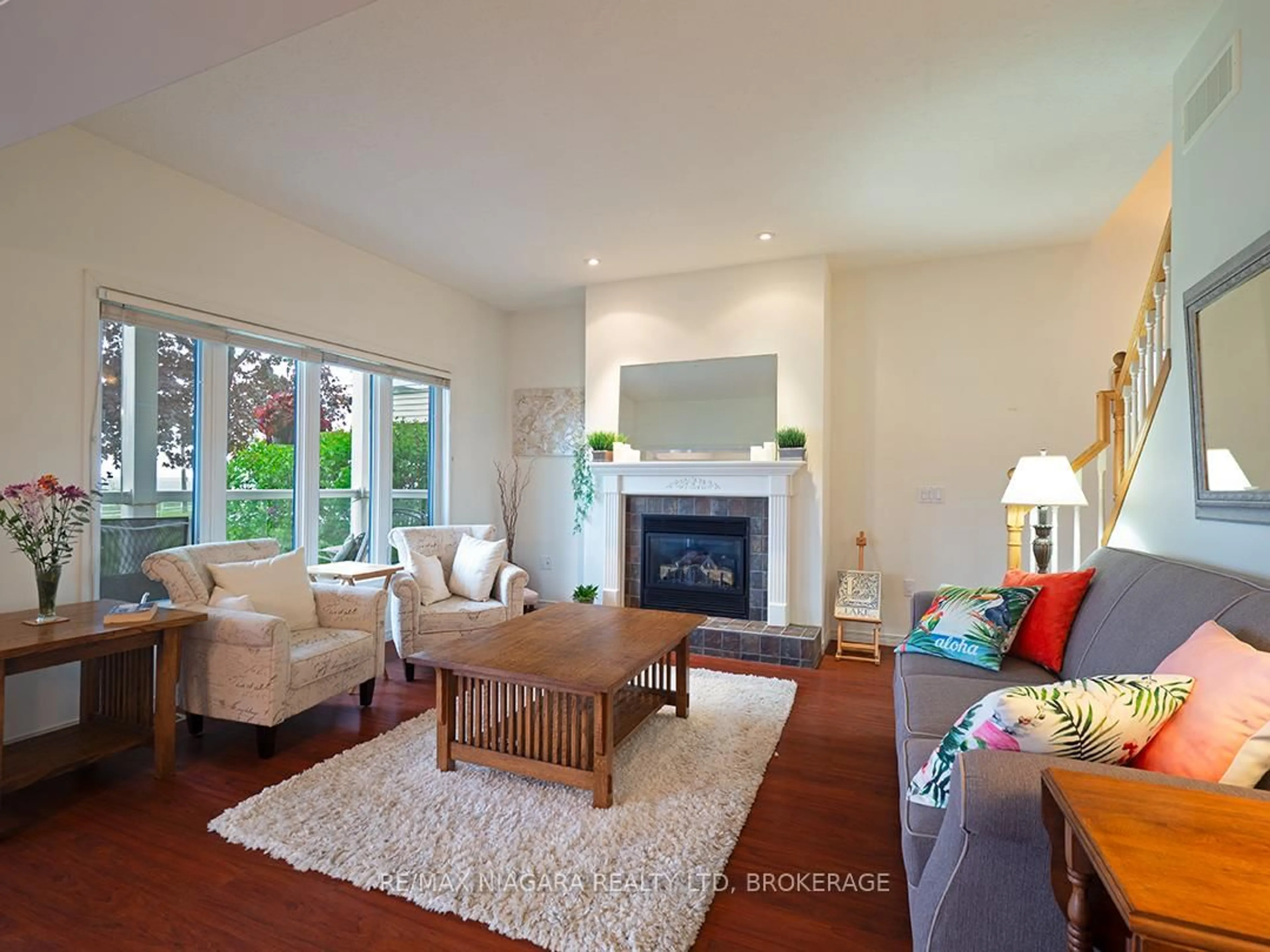 Living room with furniture, unknown for 95 Lakeshore Rd, Port Colborne Ontario L3K 2S2