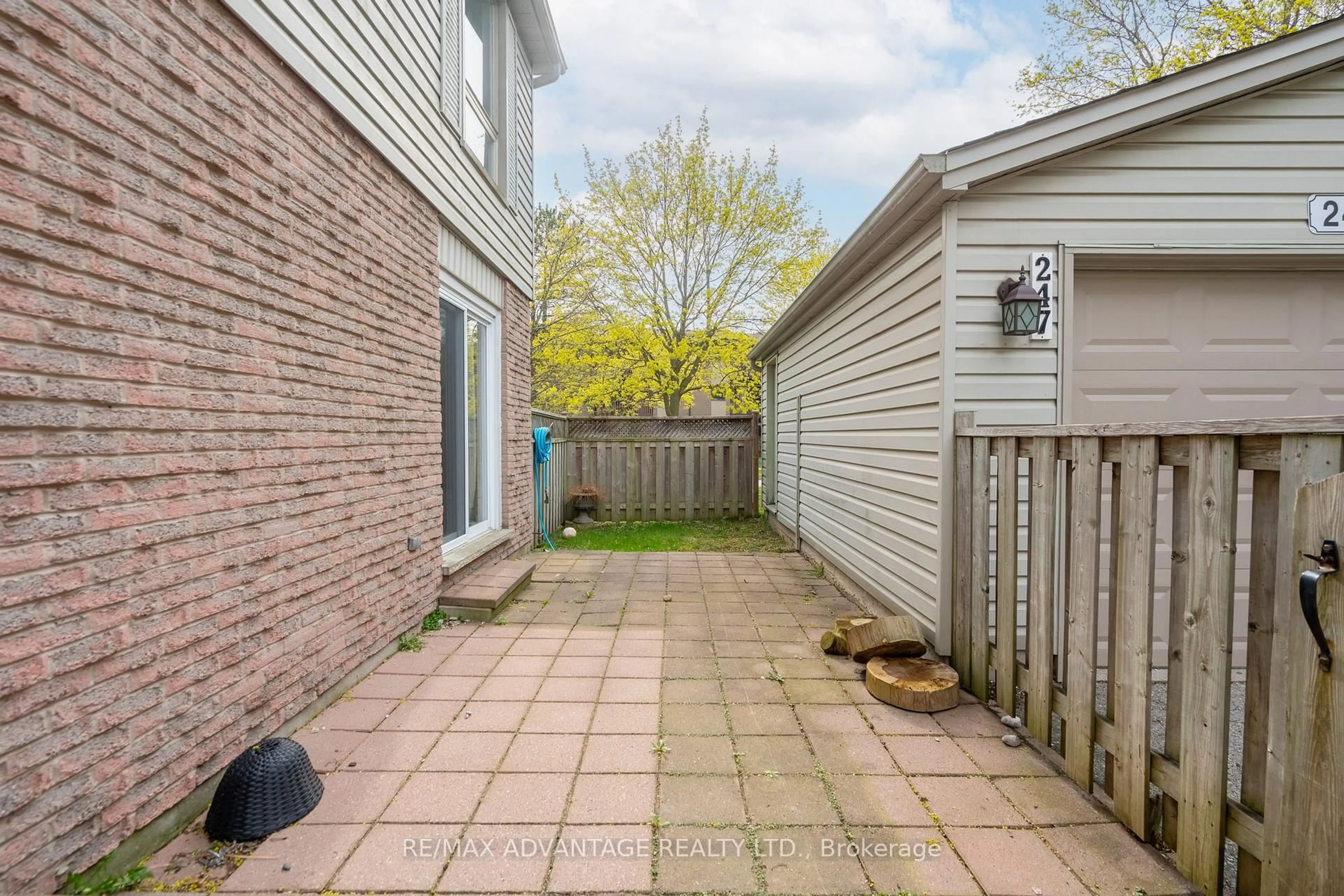 Patio, street for 247 Everglade Cres, London North Ontario N6H 4M7