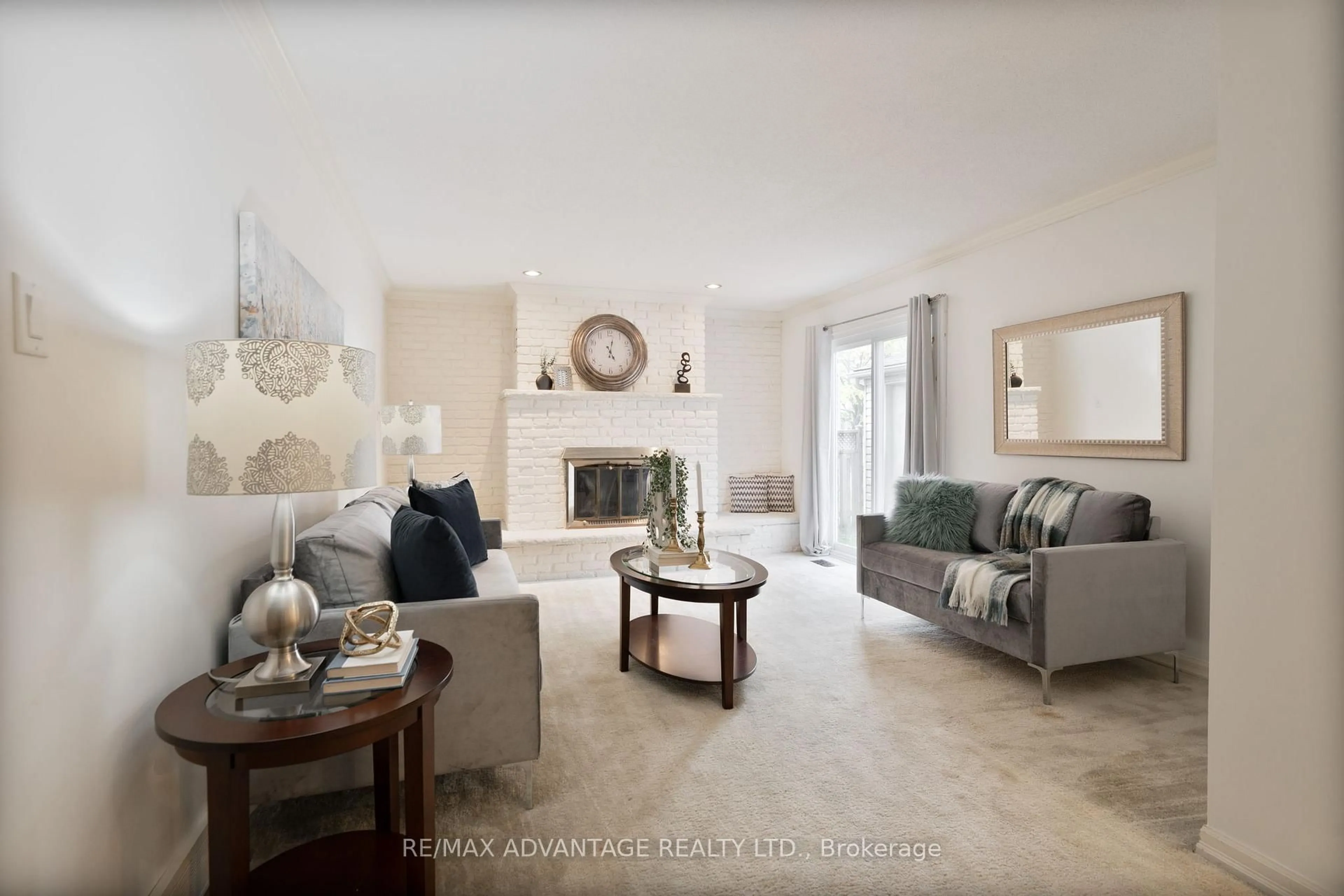 Living room with furniture, unknown for 247 Everglade Cres, London North Ontario N6H 4M7