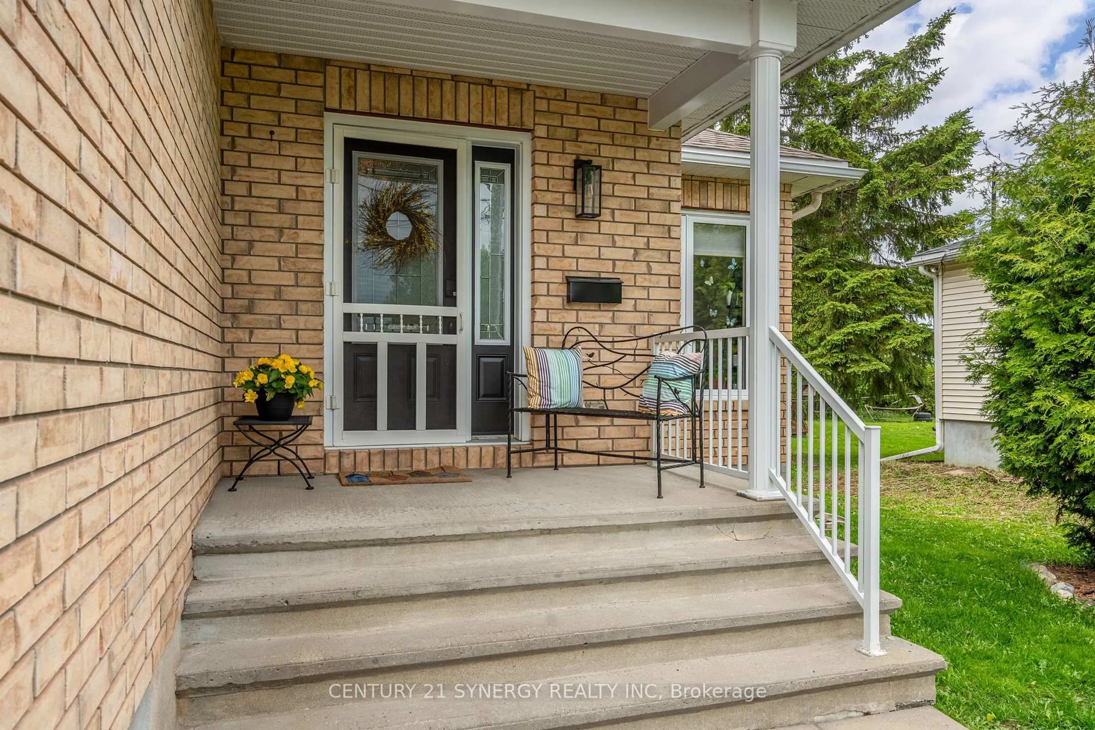 Indoor entryway for 1776 Belcourt Blvd, Orleans Ontario K1C 1M5
