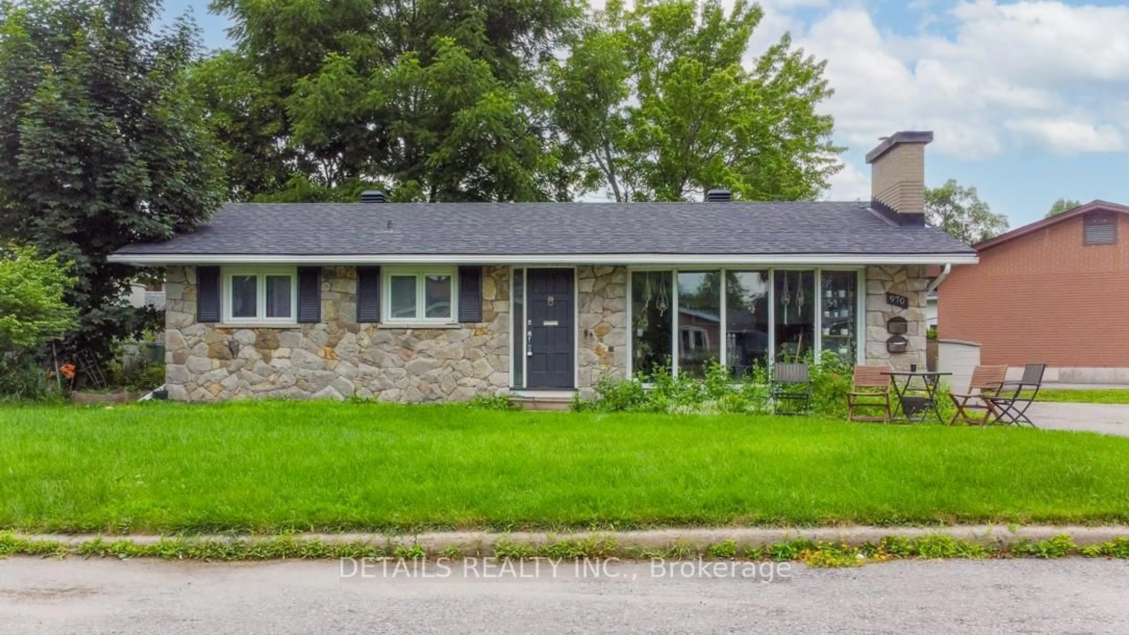 Home with brick exterior material, street for 970 Shamir Ave, Ottawa Ontario K1G 2T2