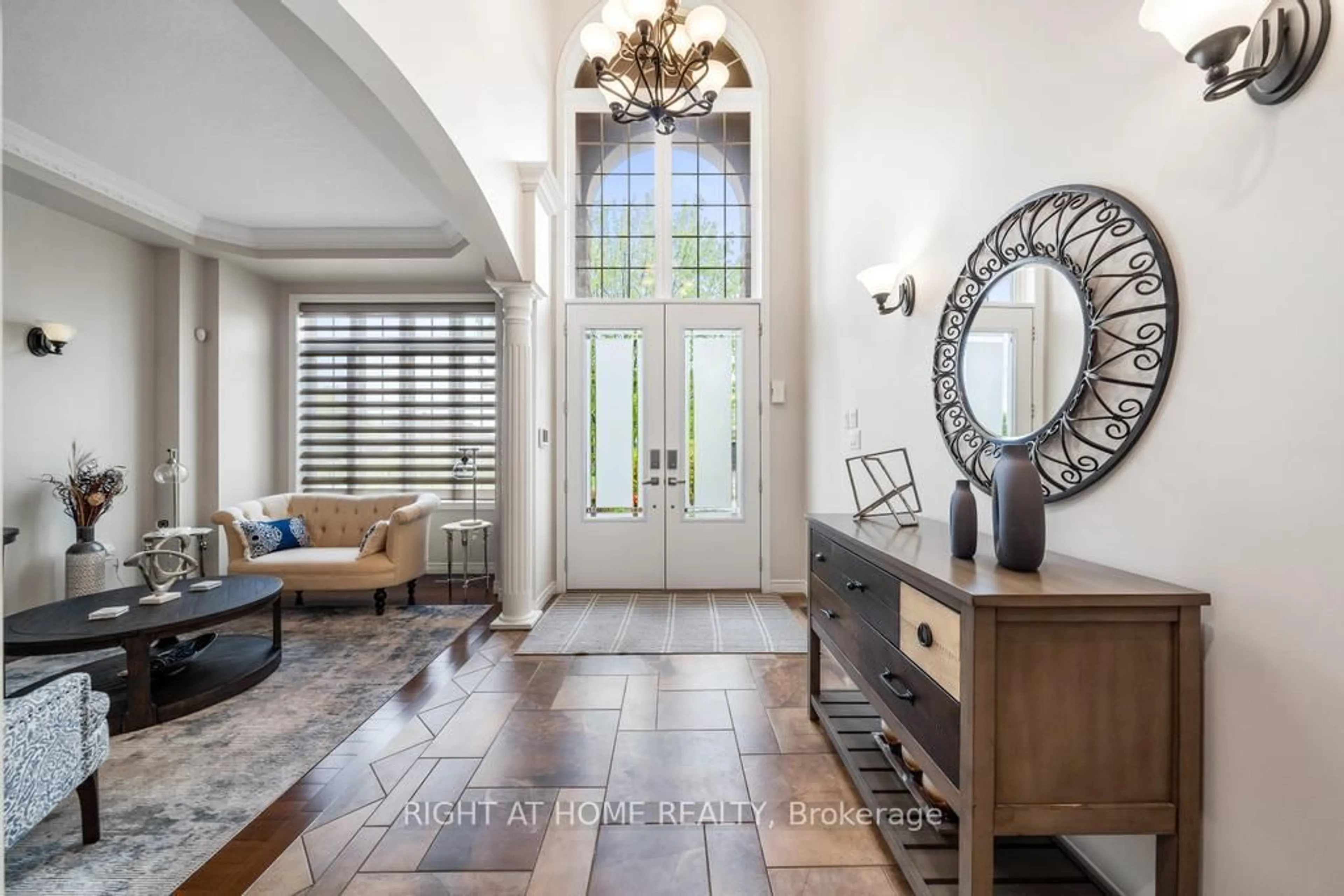 Indoor entryway for 248 Cloverleaf Dr, Hamilton Ontario L9K 1T2