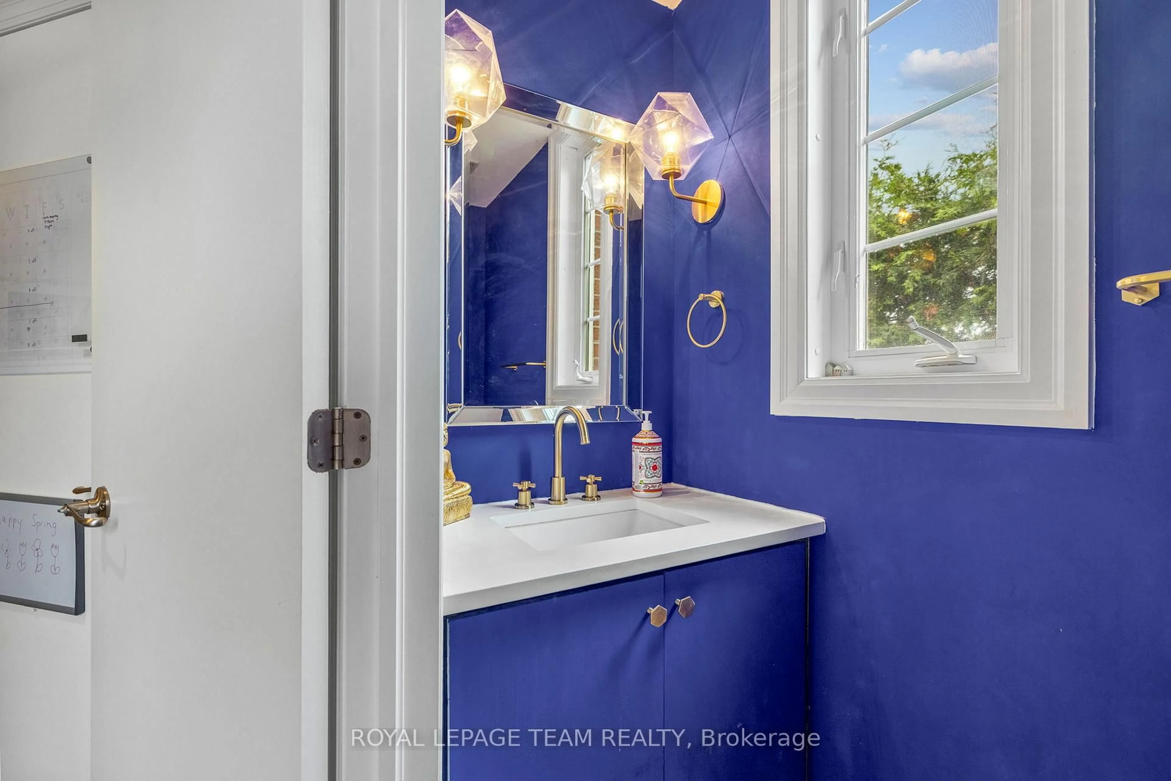 Contemporary bathroom, ceramic/tile floor for 17 Melrose Ave #H, Ottawa Ontario K1Y 1T8