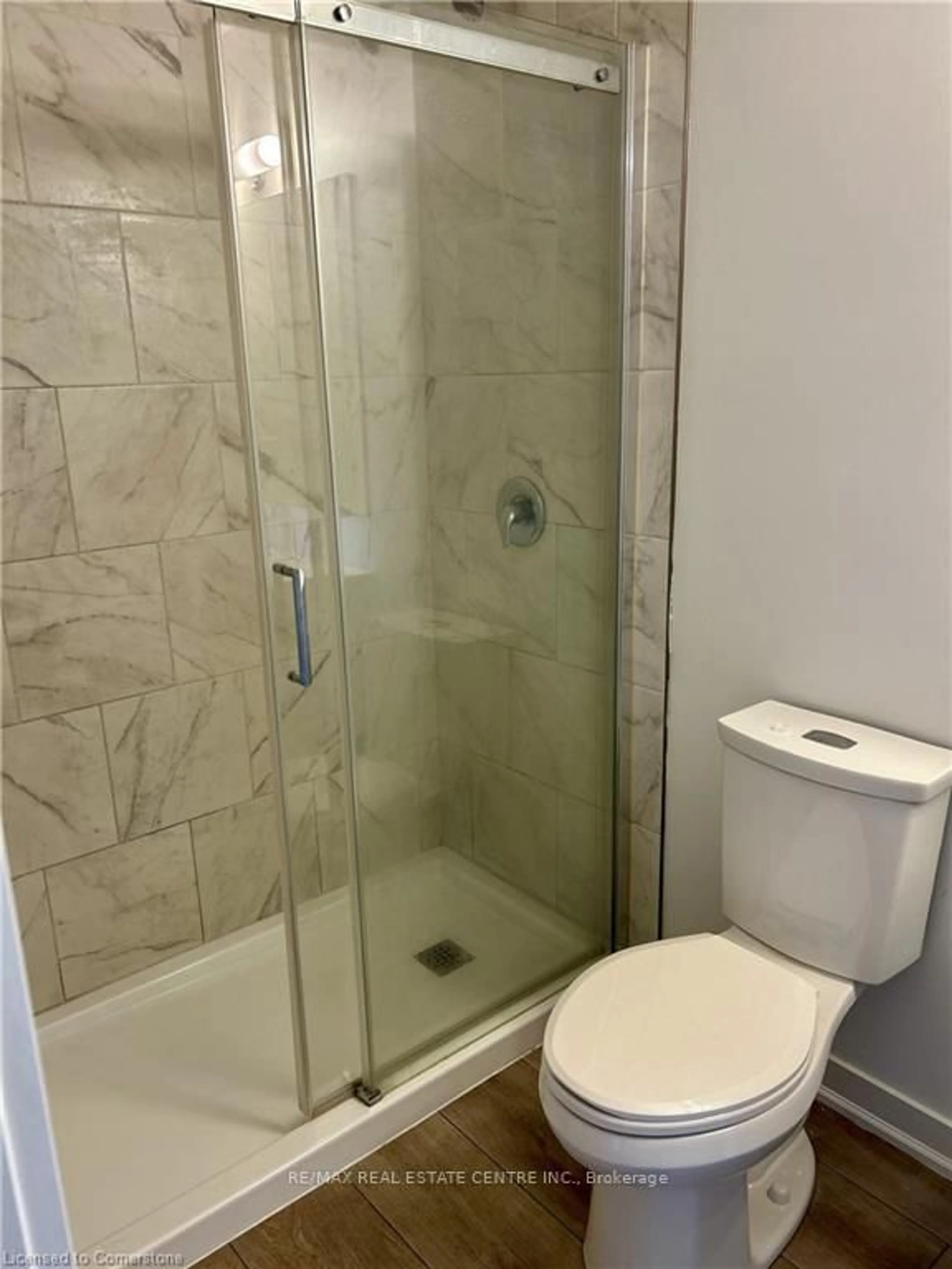 Standard bathroom, ceramic/tile floor for 405 Myers Rd #27, Cambridge Ontario N1R 6X7