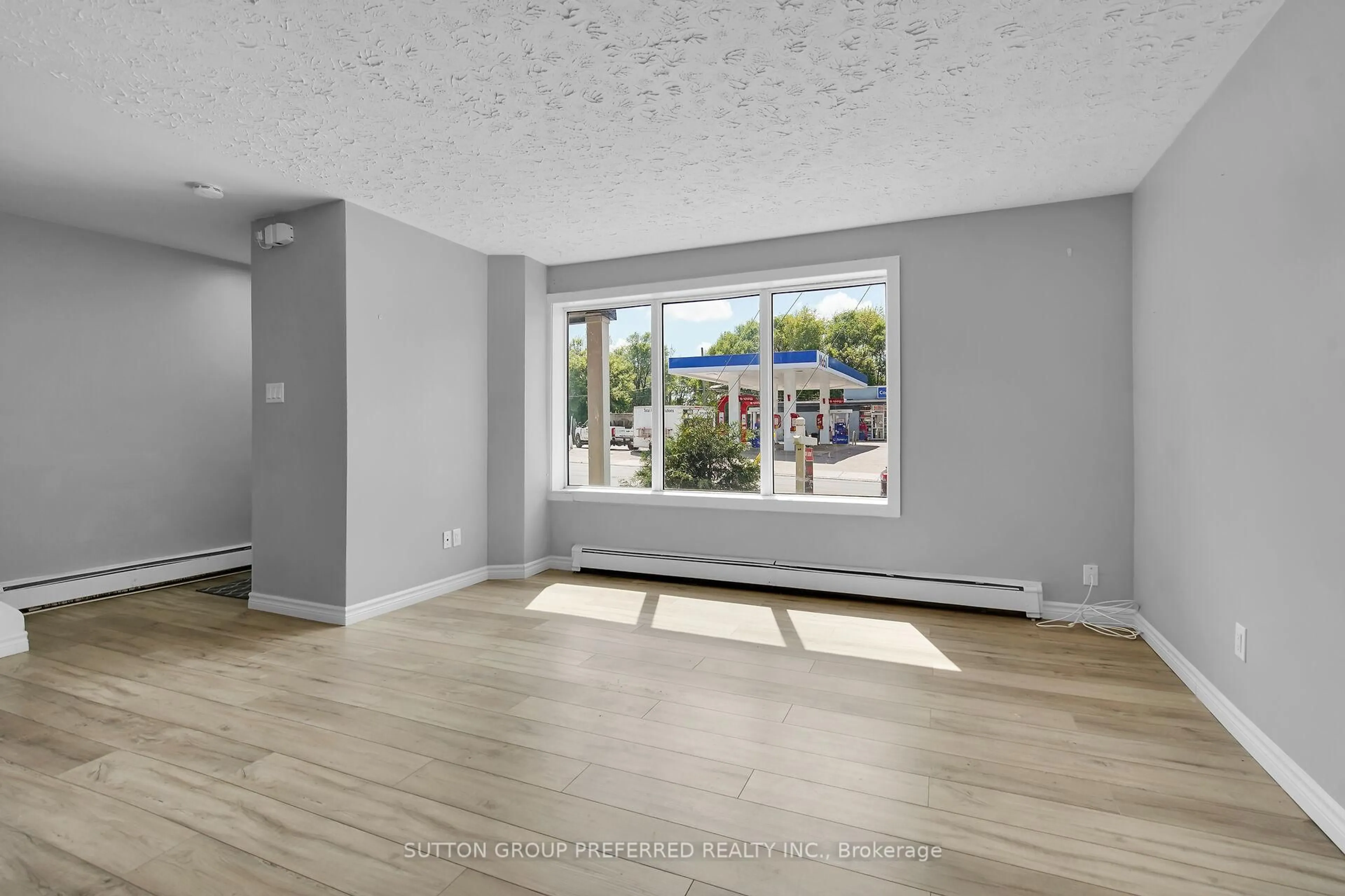 A pic of a room for 18.5 Adelaide St, London South Ontario N5Z 3J8