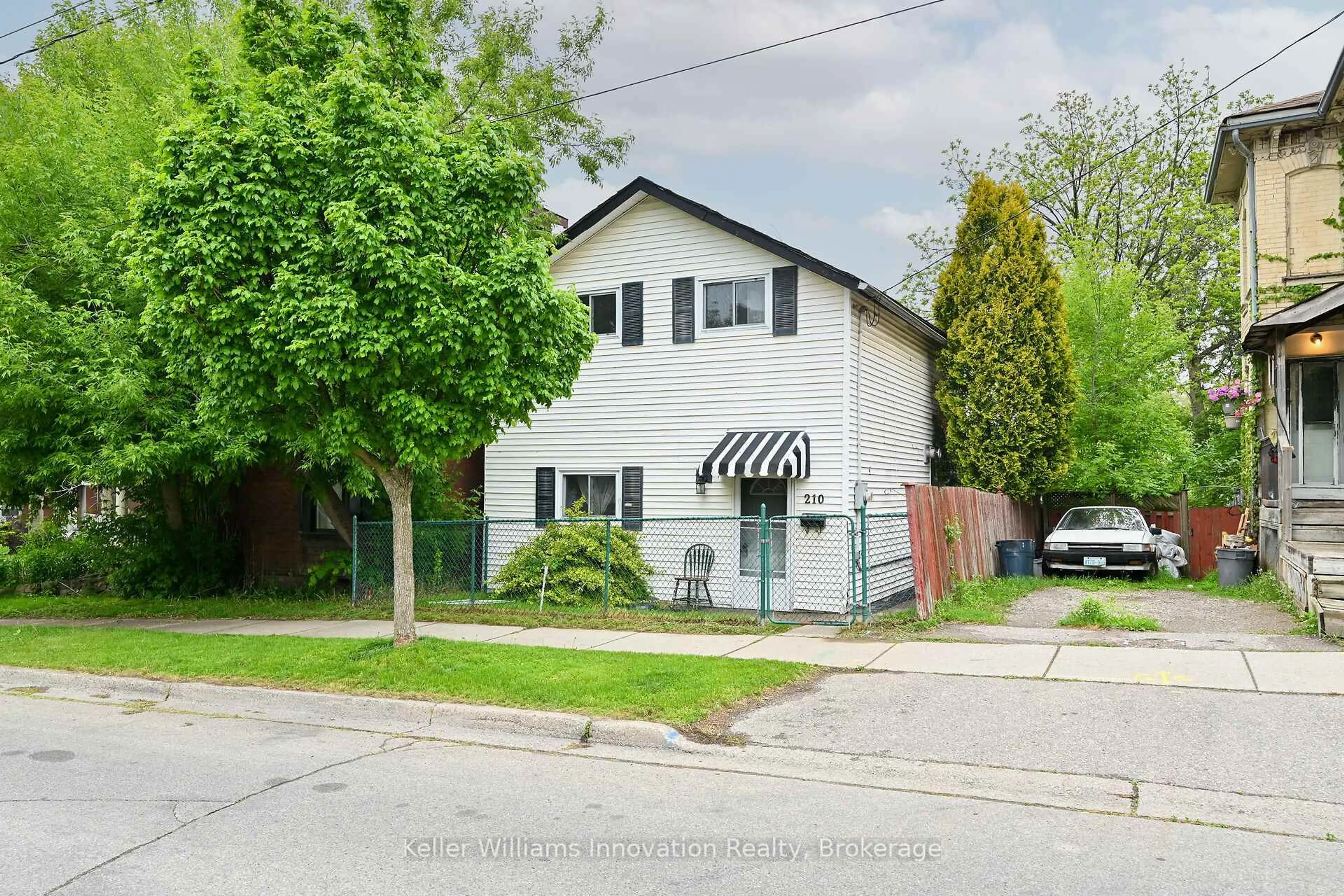 Unknown for 210 Darling St, Brantford Ontario N3S 3W9