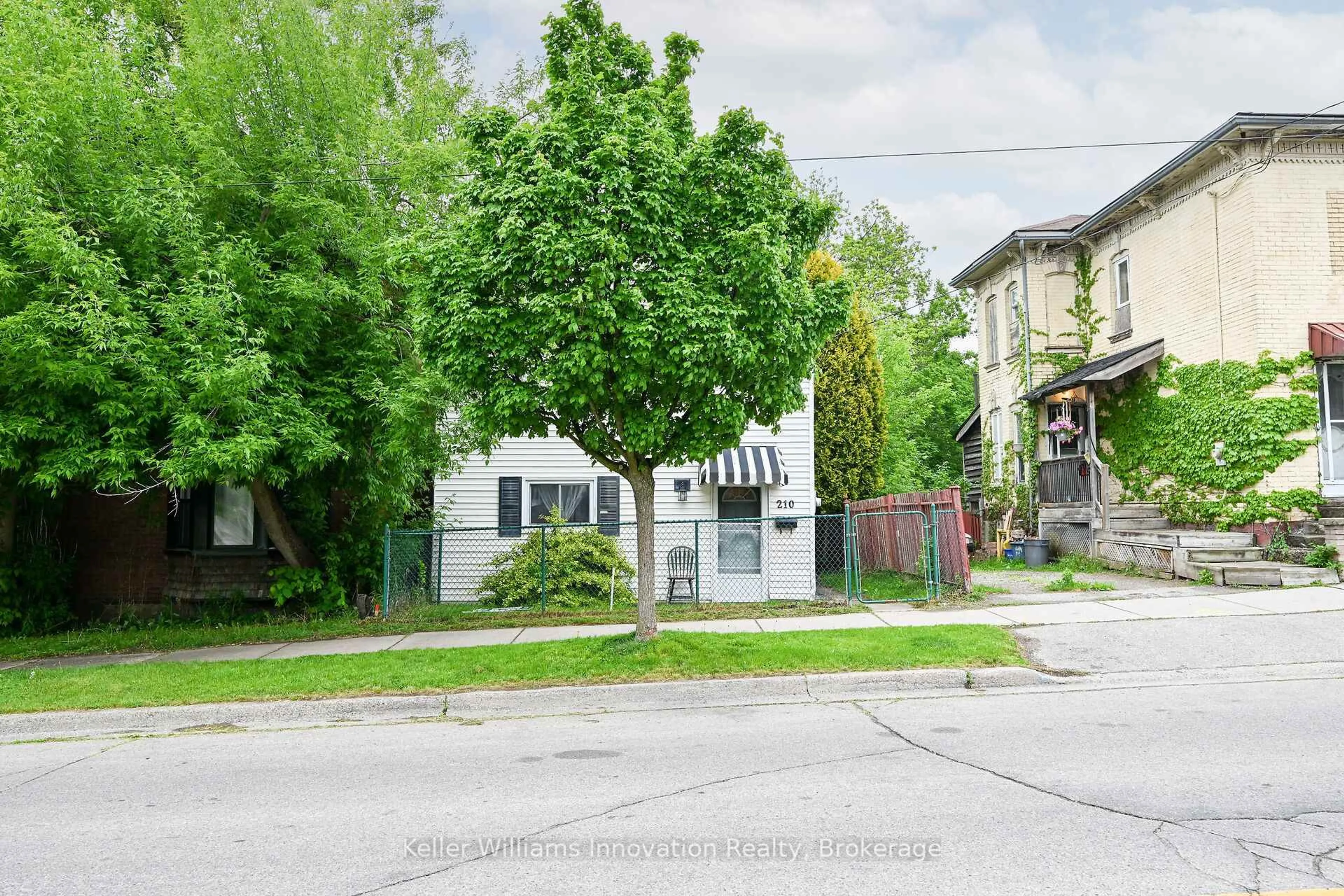 Unknown for 210 Darling St, Brantford Ontario N3S 3W9