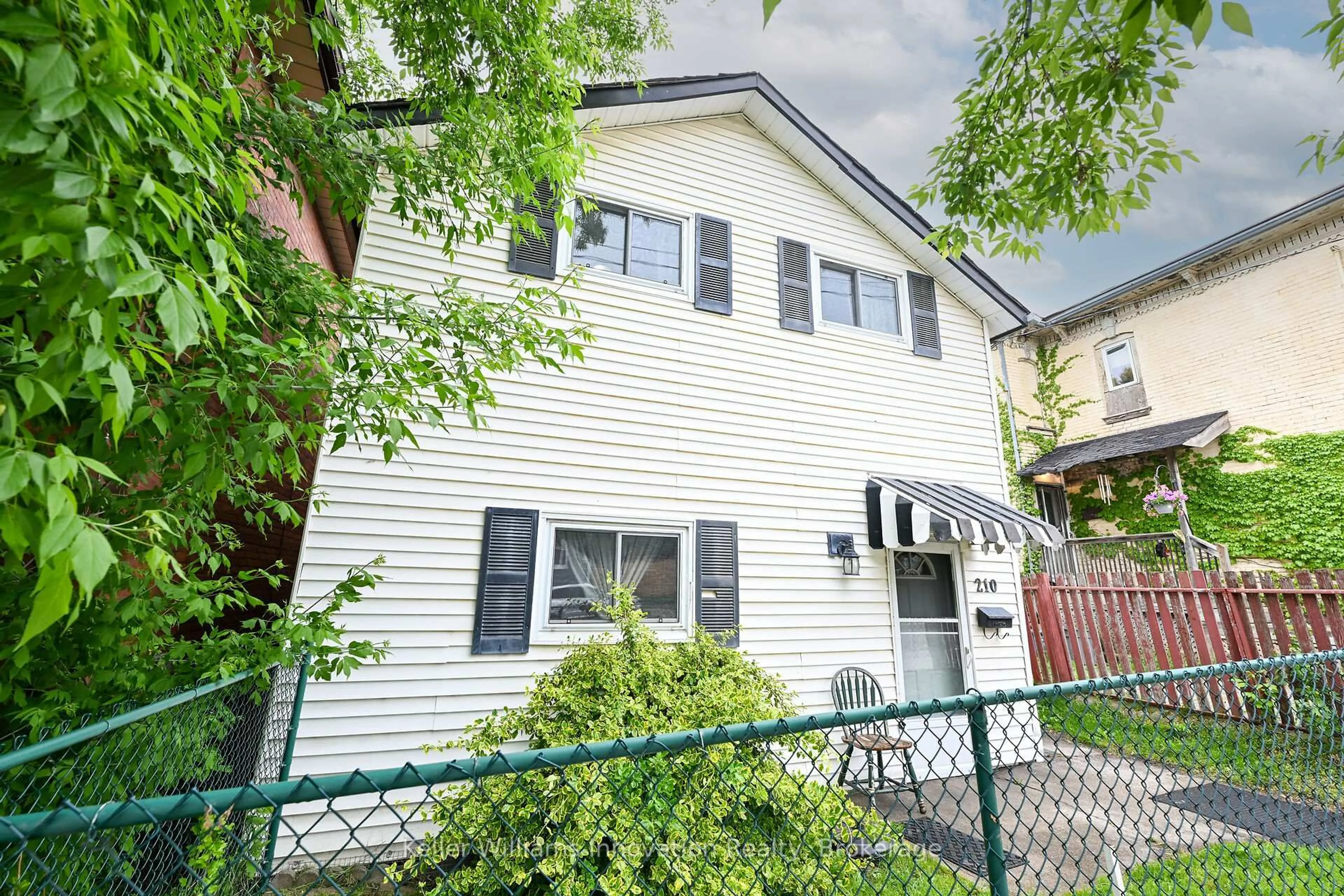 Unknown for 210 Darling St, Brantford Ontario N3S 3W9