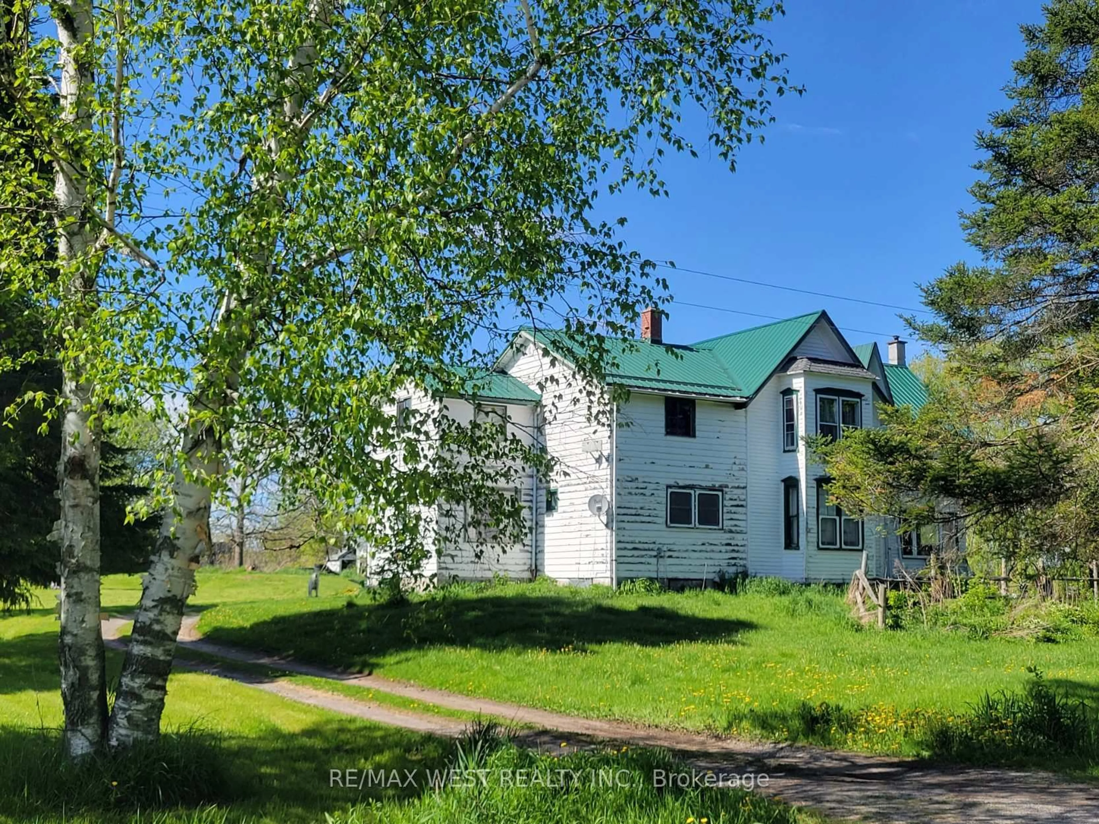 A pic from outside/outdoor area/front of a property/back of a property/a pic from drone, building for 410 Dingman Rd, Cramahe Ontario K0K 1M0