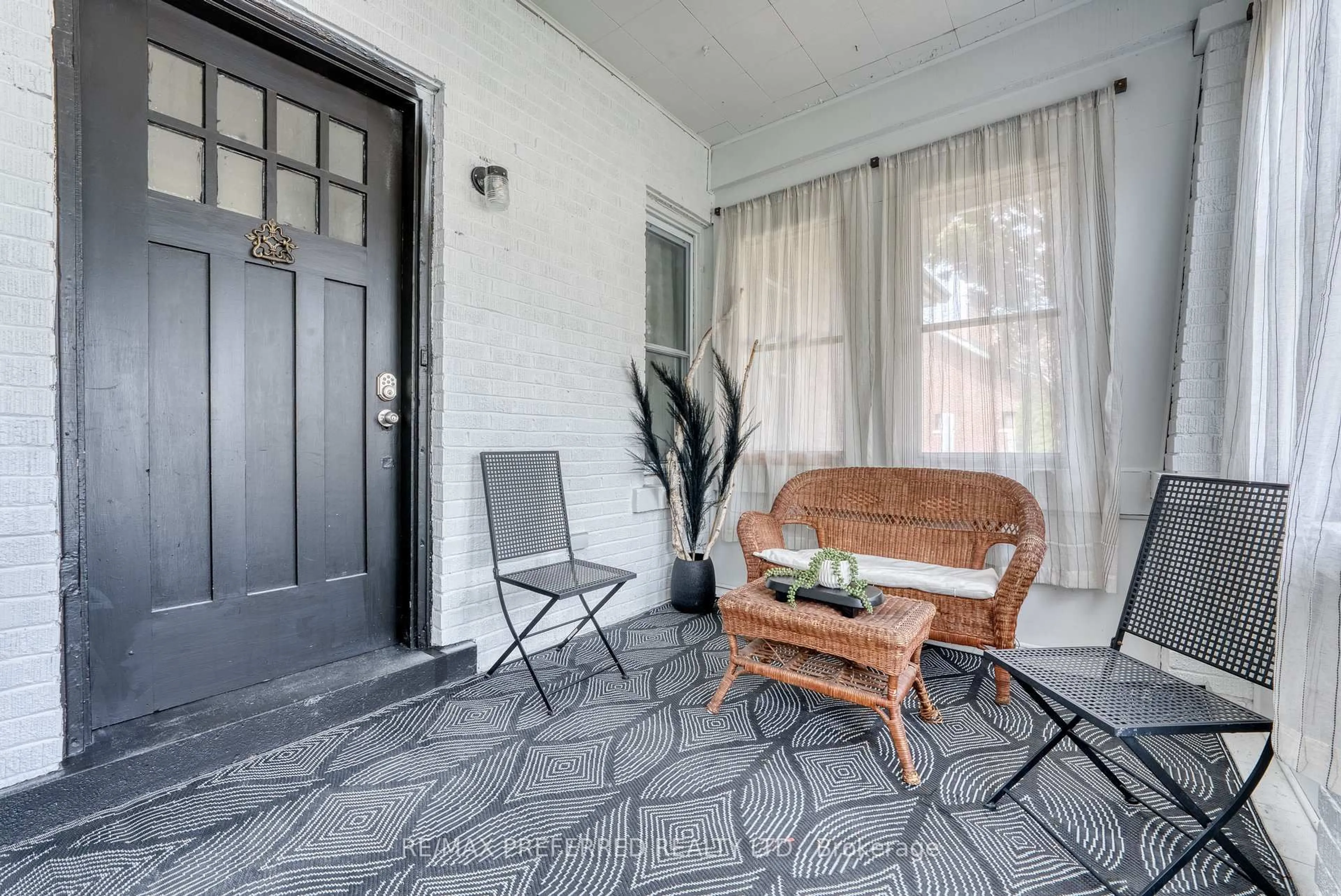 Indoor entryway for 1605 Dougall Ave, Windsor Ontario N8X 1S4