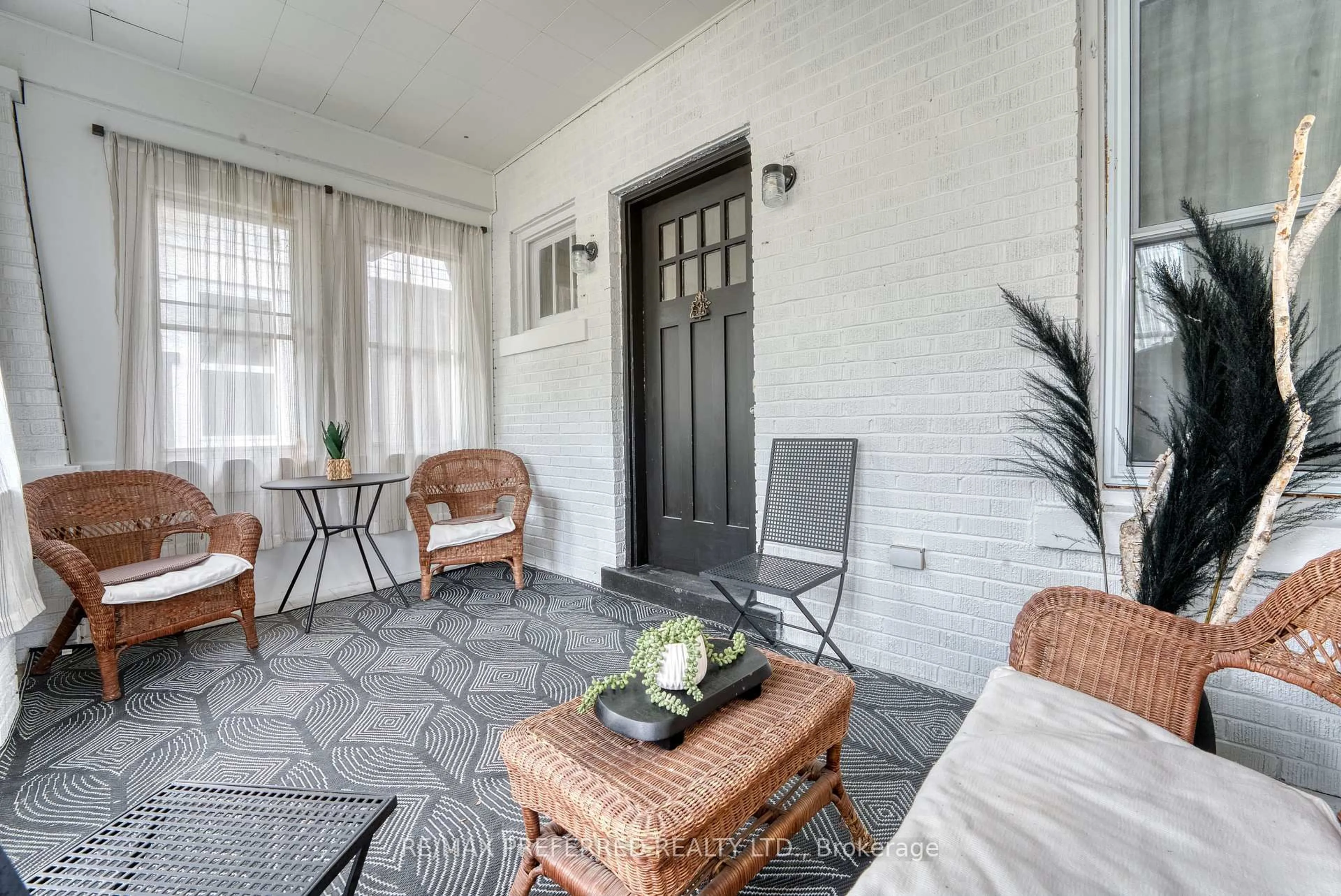 Indoor entryway for 1605 Dougall Ave, Windsor Ontario N8X 1S4