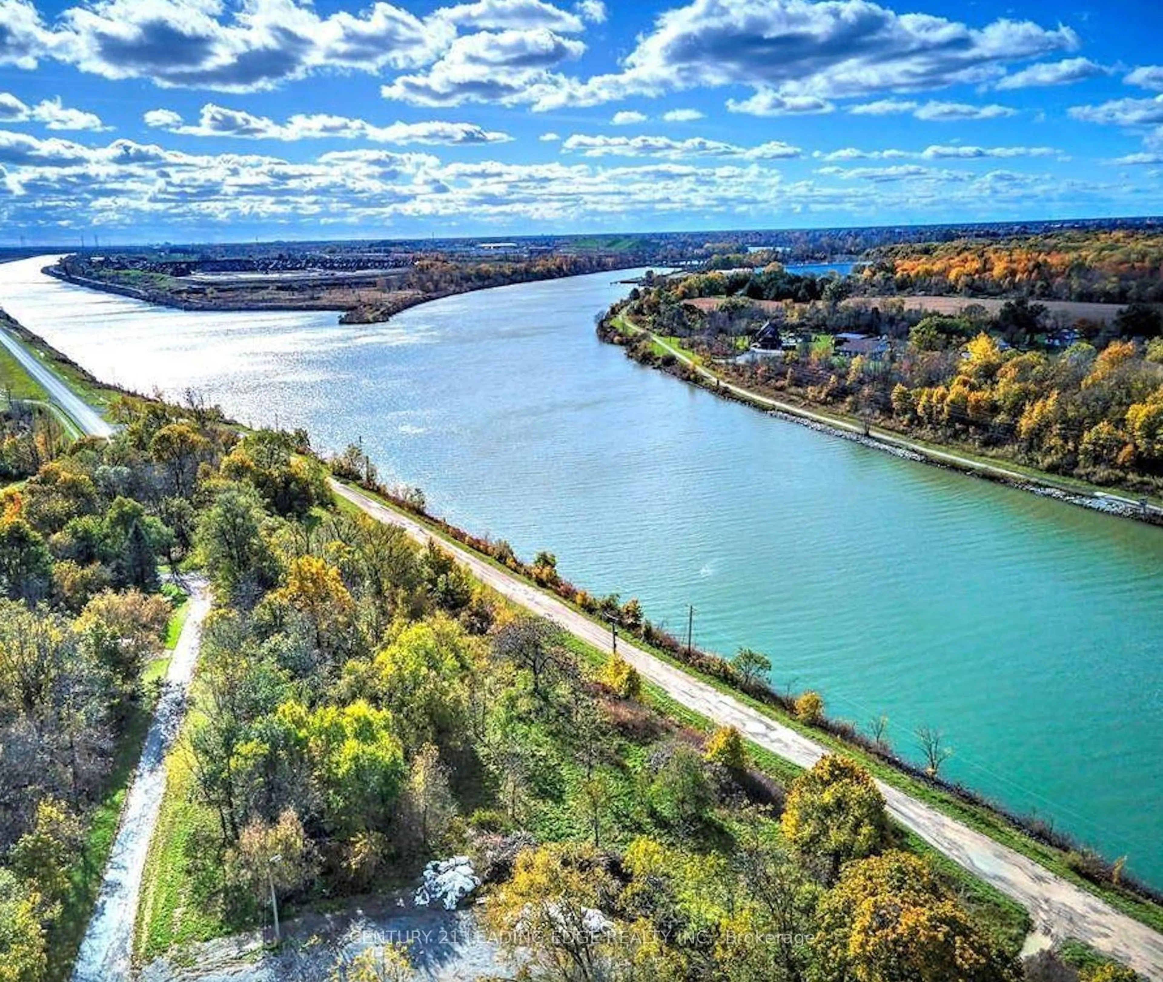 A pic from outside/outdoor area/front of a property/back of a property/a pic from drone, water/lake/river/ocean view for 36 River St, Thorold Ontario L0S 1K0