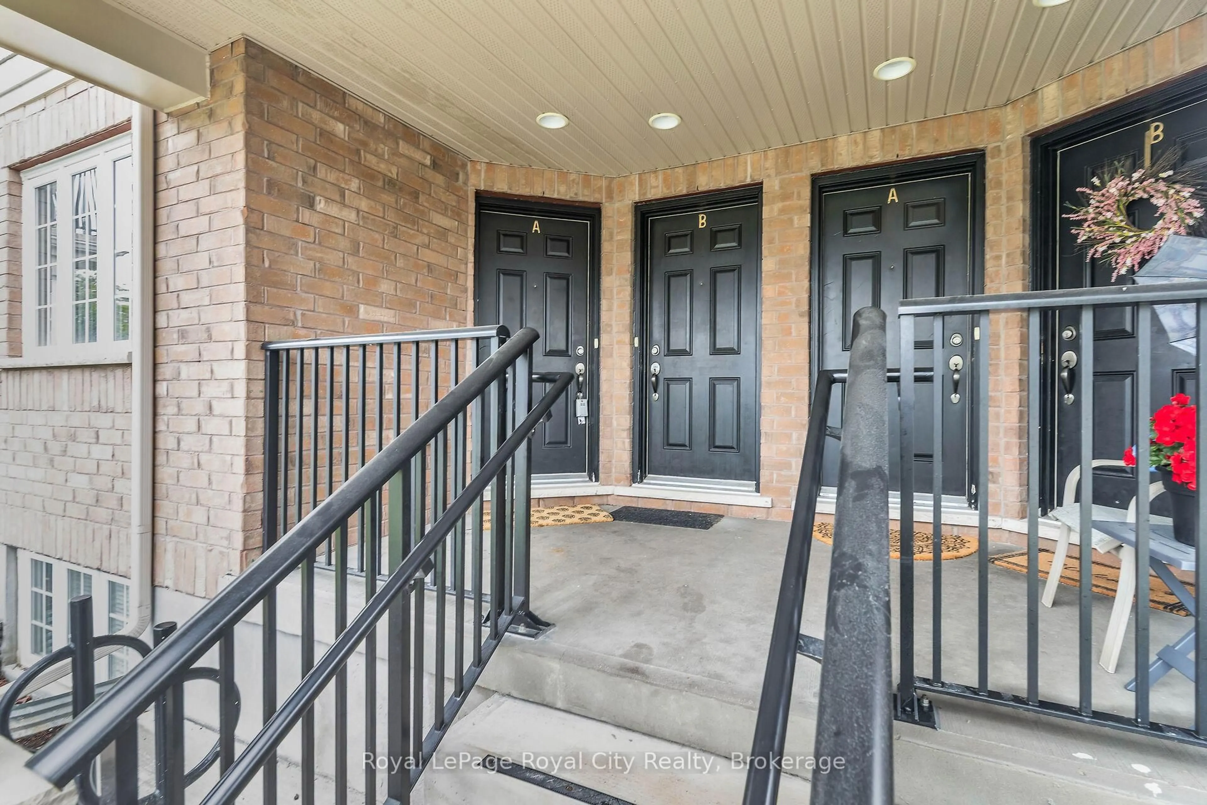 Indoor entryway for 616 Woodlawn Rd #A, Guelph Ontario N1E 0K4