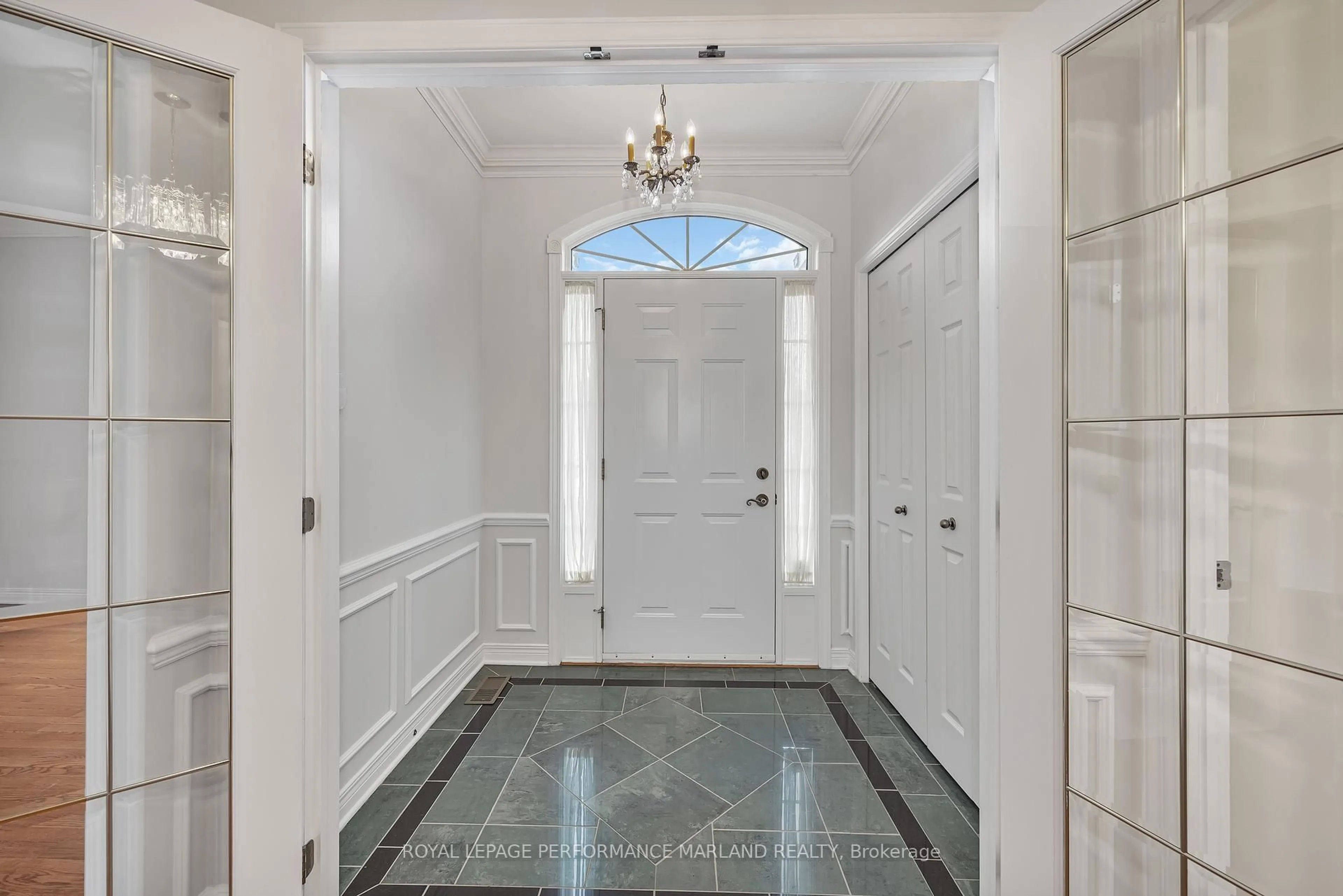 Indoor entryway for 243 Marilyn Ave, Ottawa Ontario K1V 7E4