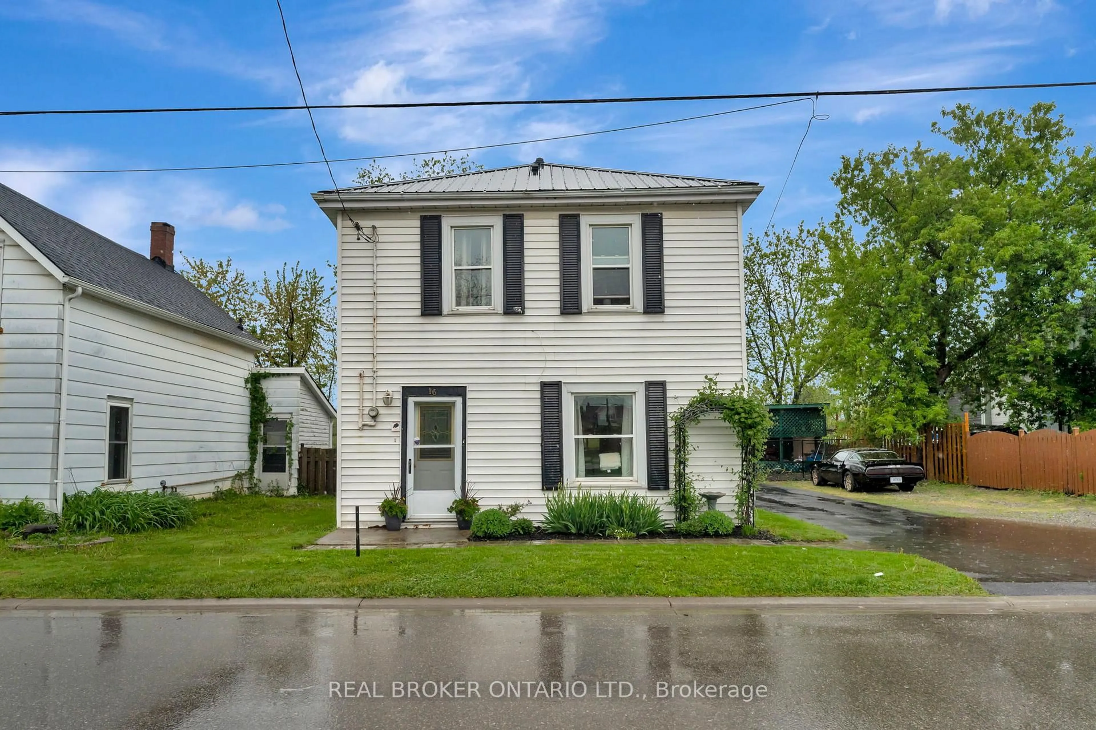 A pic from outside/outdoor area/front of a property/back of a property/a pic from drone, street for 16 John St, Haldimand Ontario N0A 1H0