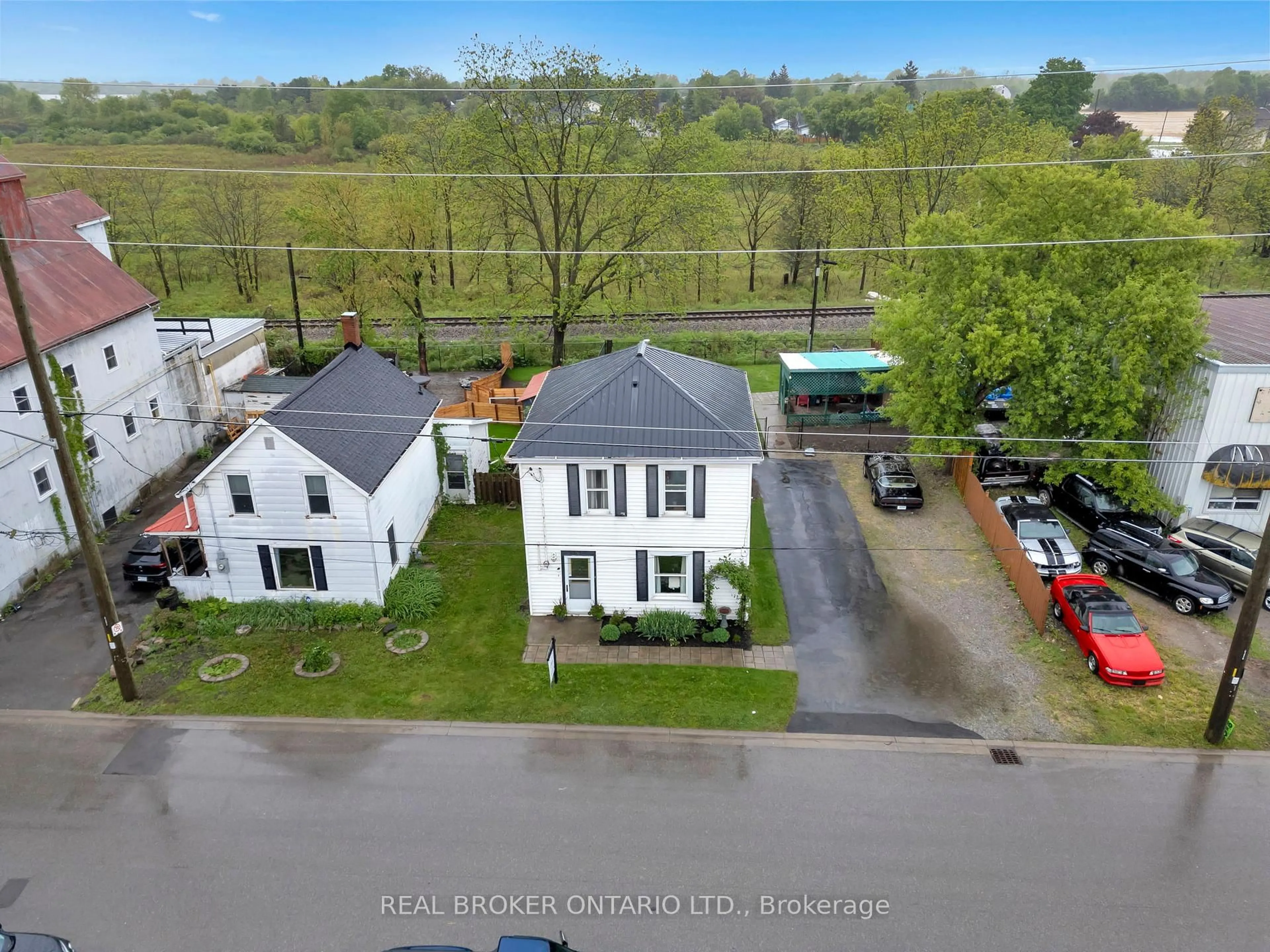 A pic from outside/outdoor area/front of a property/back of a property/a pic from drone, street for 16 John St, Haldimand Ontario N0A 1H0