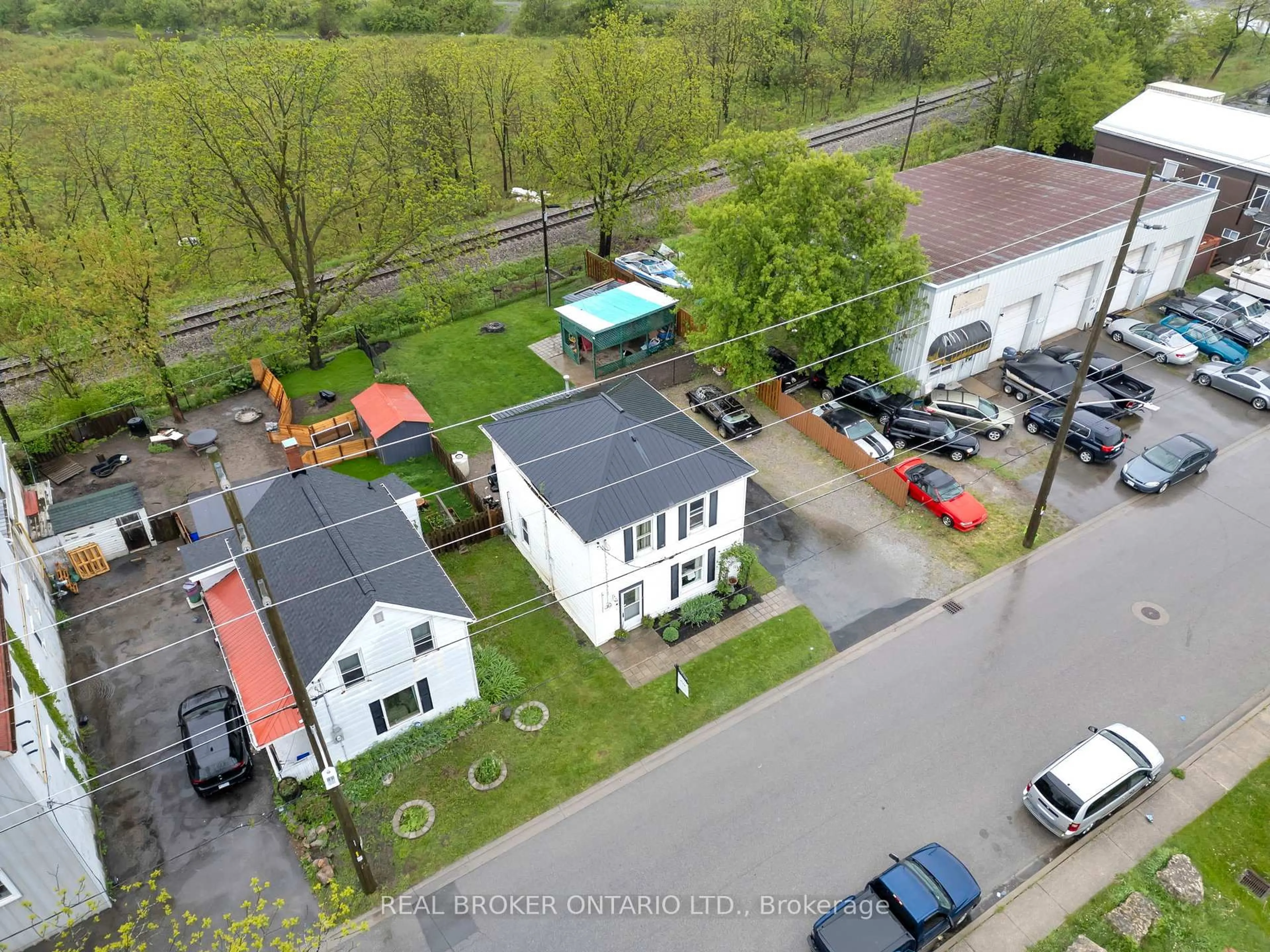 A pic from outside/outdoor area/front of a property/back of a property/a pic from drone, street for 16 John St, Haldimand Ontario N0A 1H0