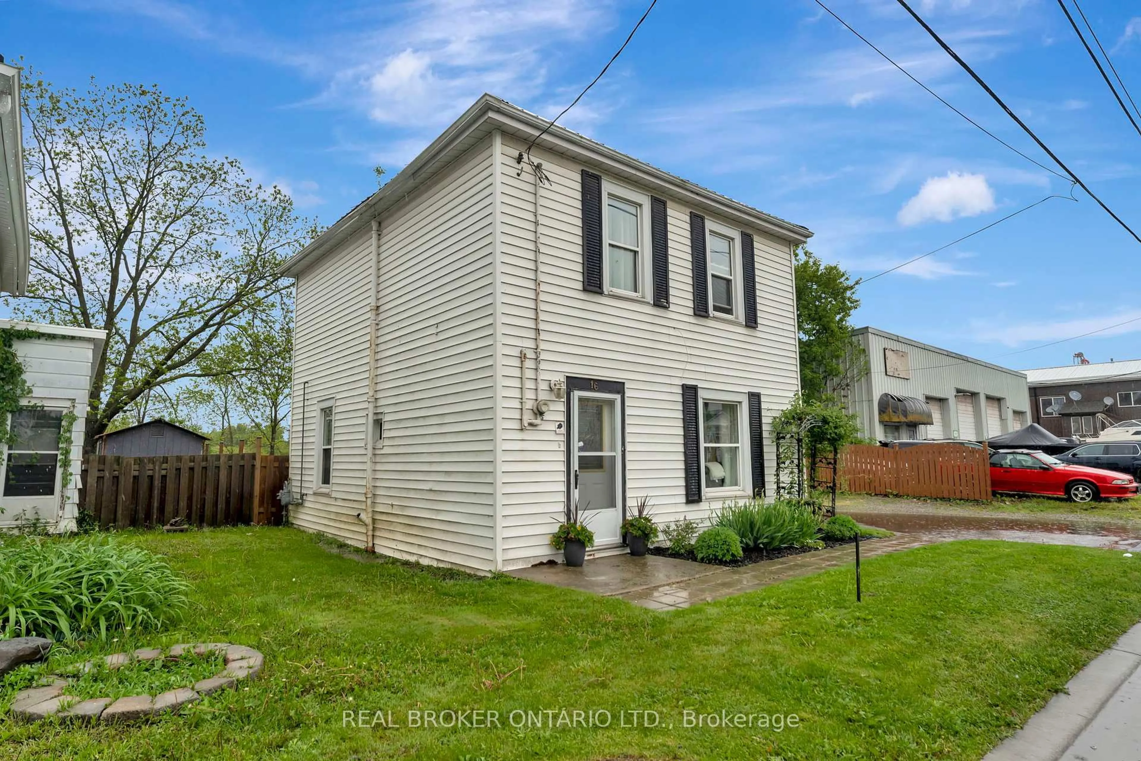 A pic from outside/outdoor area/front of a property/back of a property/a pic from drone, street for 16 John St, Haldimand Ontario N0A 1H0