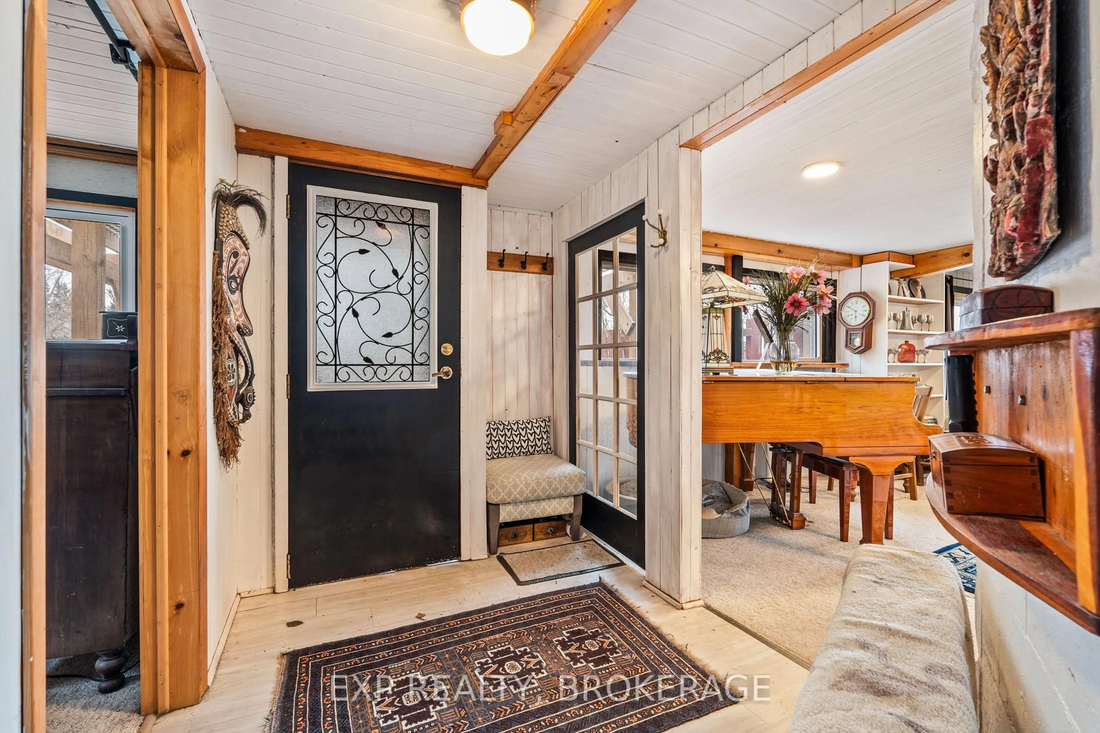 Indoor entryway for 15 STURTIVANS Lane, Leeds and the Thousand Islands Ontario K0E 1L0