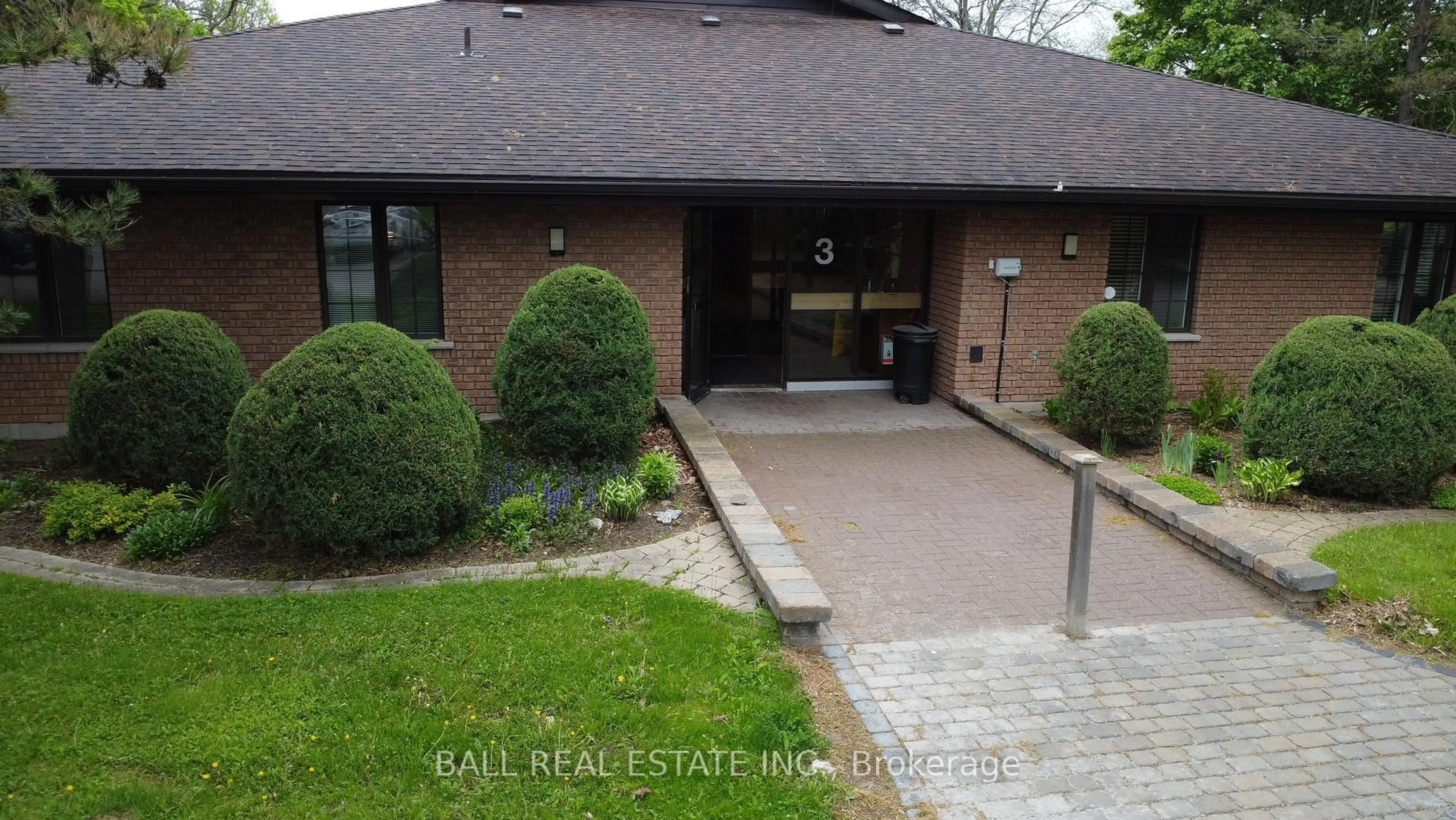 Indoor foyer for 3 Paddock Wood ##2, Peterborough East Ontario K9H 7H2