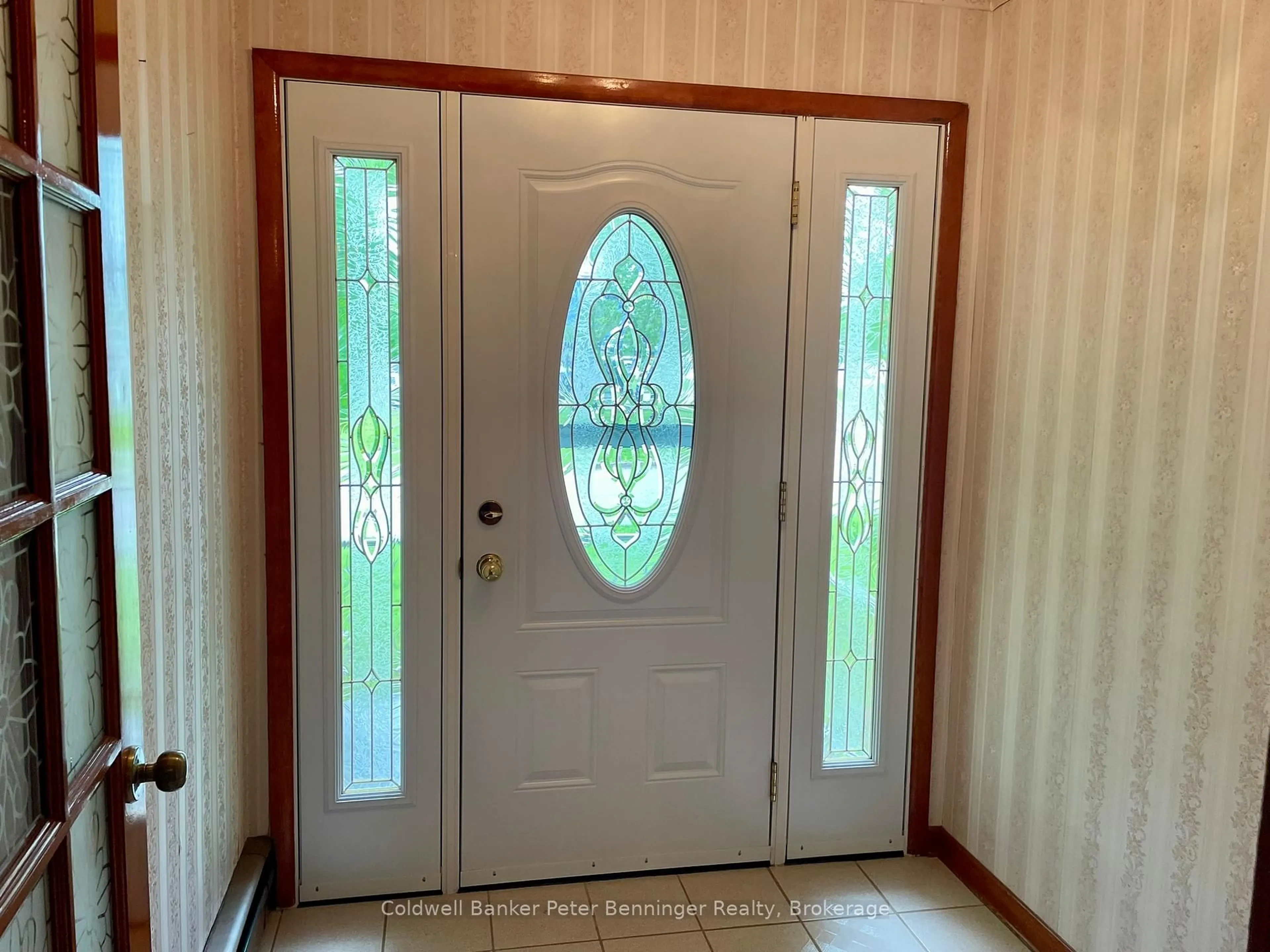 Indoor entryway for 11 Park St, Brockton Ontario N0G 2V0
