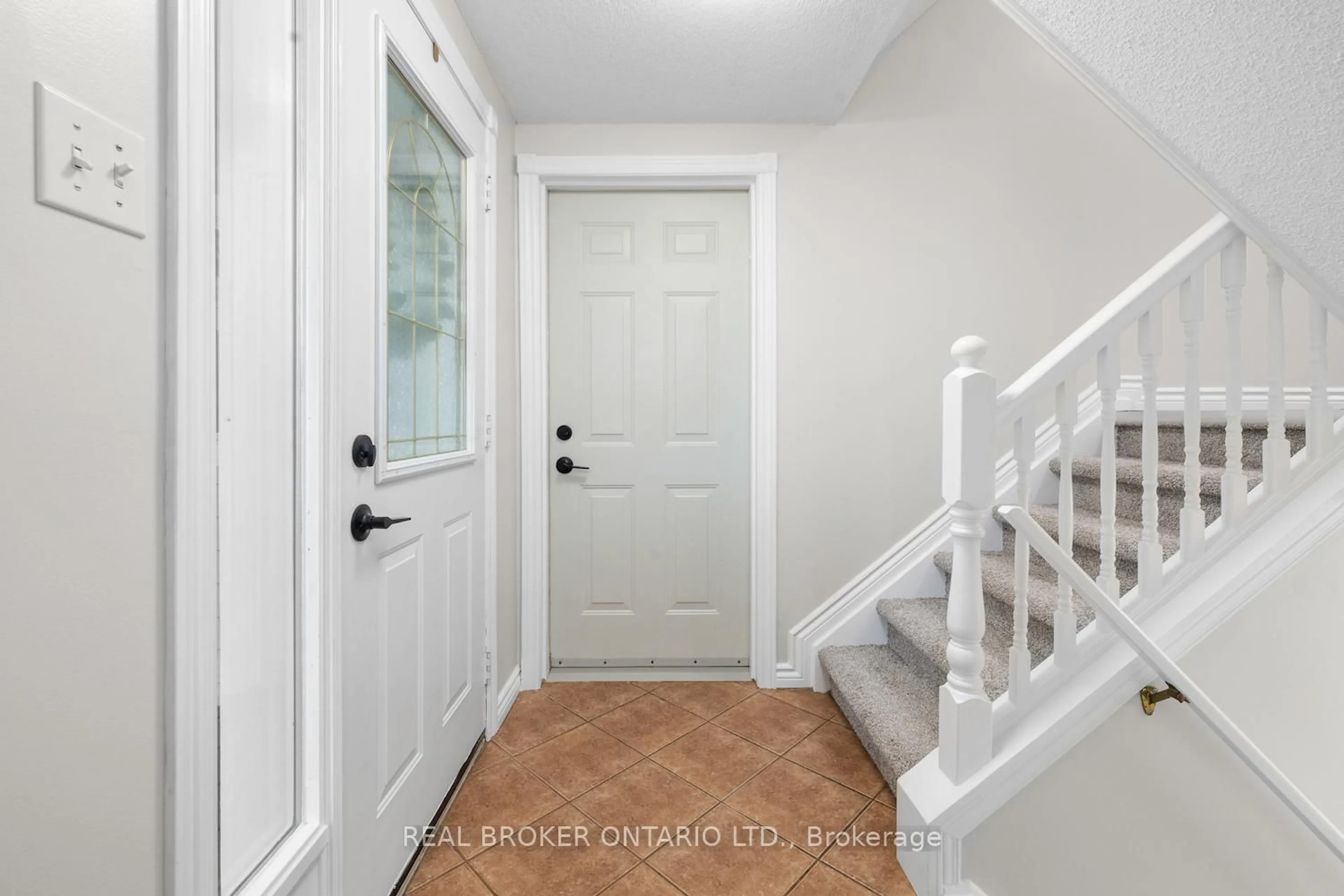 Indoor entryway for 78 Dunham St, Carleton Place Ontario K7C 4K4