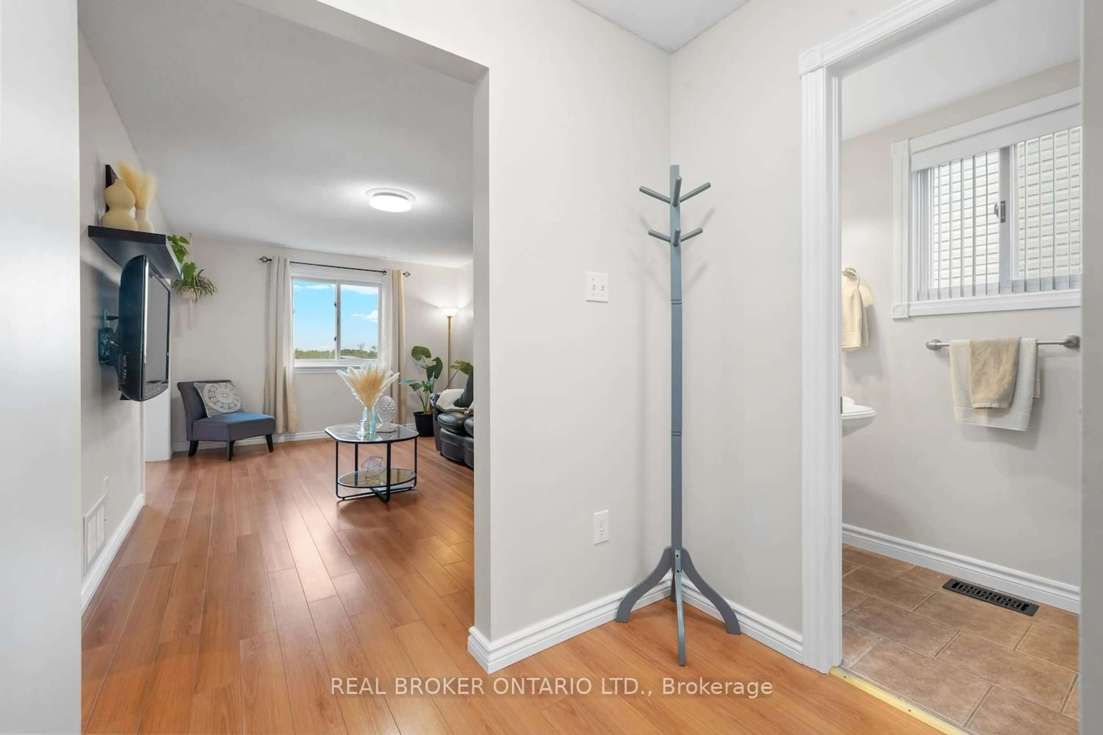 Indoor entryway for 78 Dunham St, Carleton Place Ontario K7C 4K4