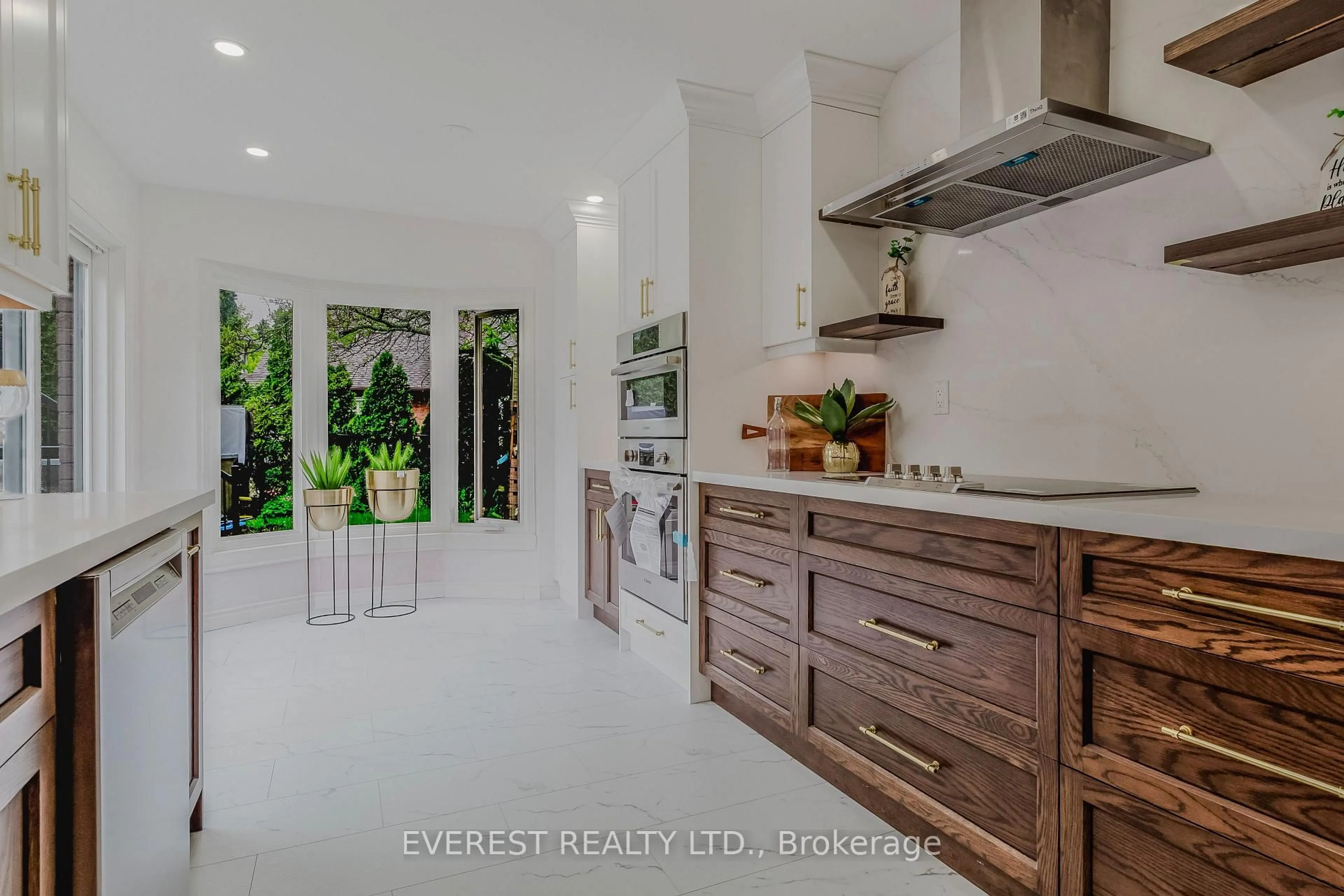 Contemporary kitchen, ceramic/tile floor for 301 Sunnymeade Dr, Hamilton Ontario L9G 4L2