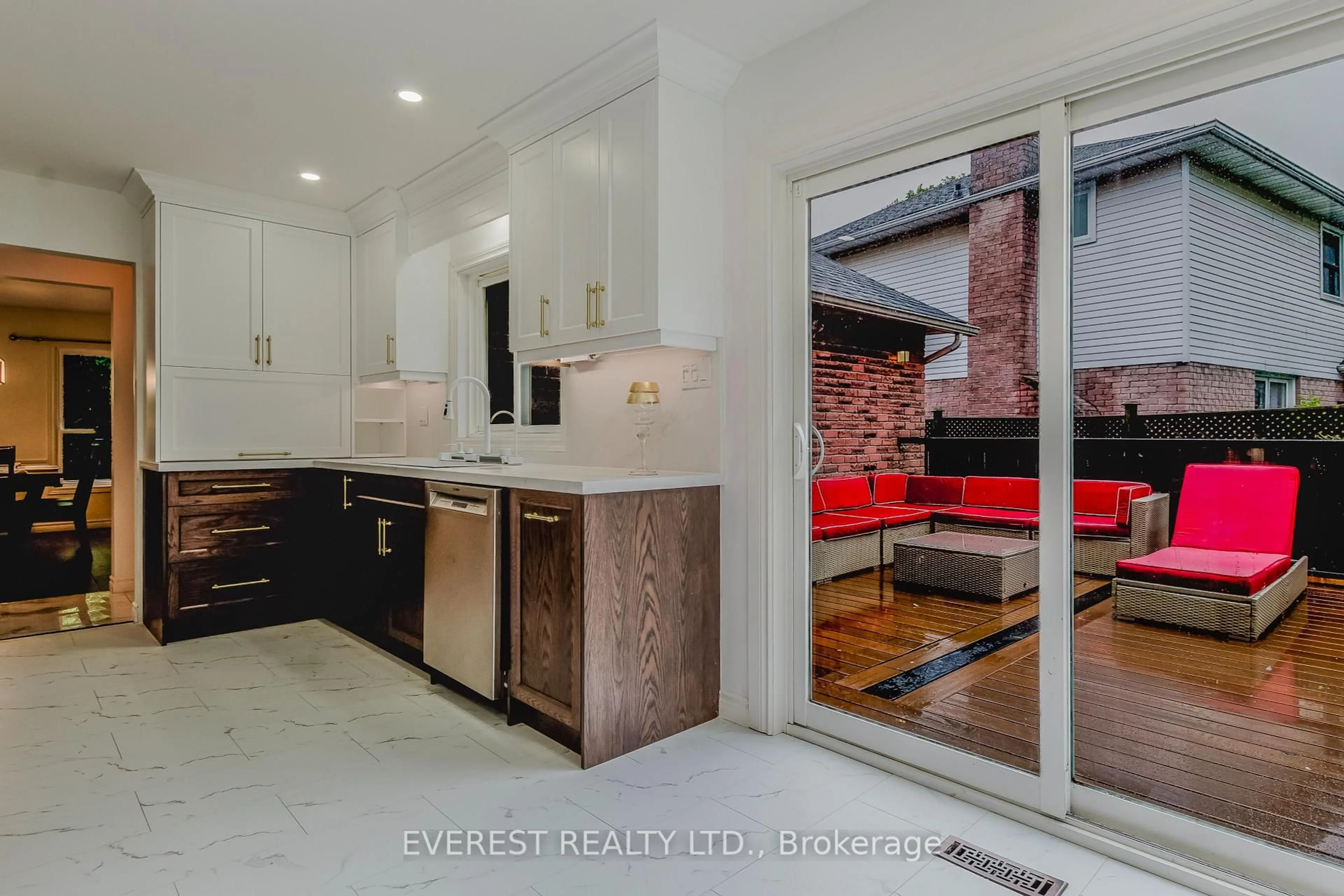 Open concept kitchen, ceramic/tile floor for 301 Sunnymeade Dr, Hamilton Ontario L9G 4L2