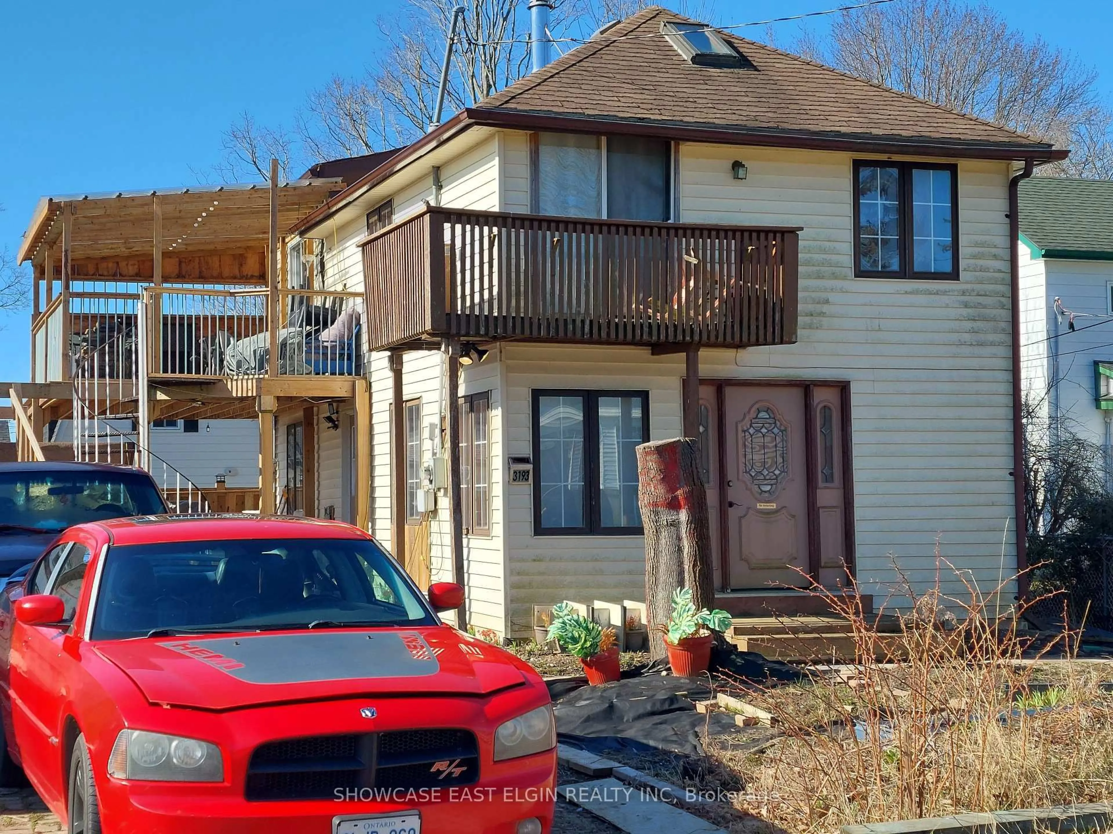 A pic from outside/outdoor area/front of a property/back of a property/a pic from drone, street for 3193 Hale St, Malahide Ontario N5H 2R2