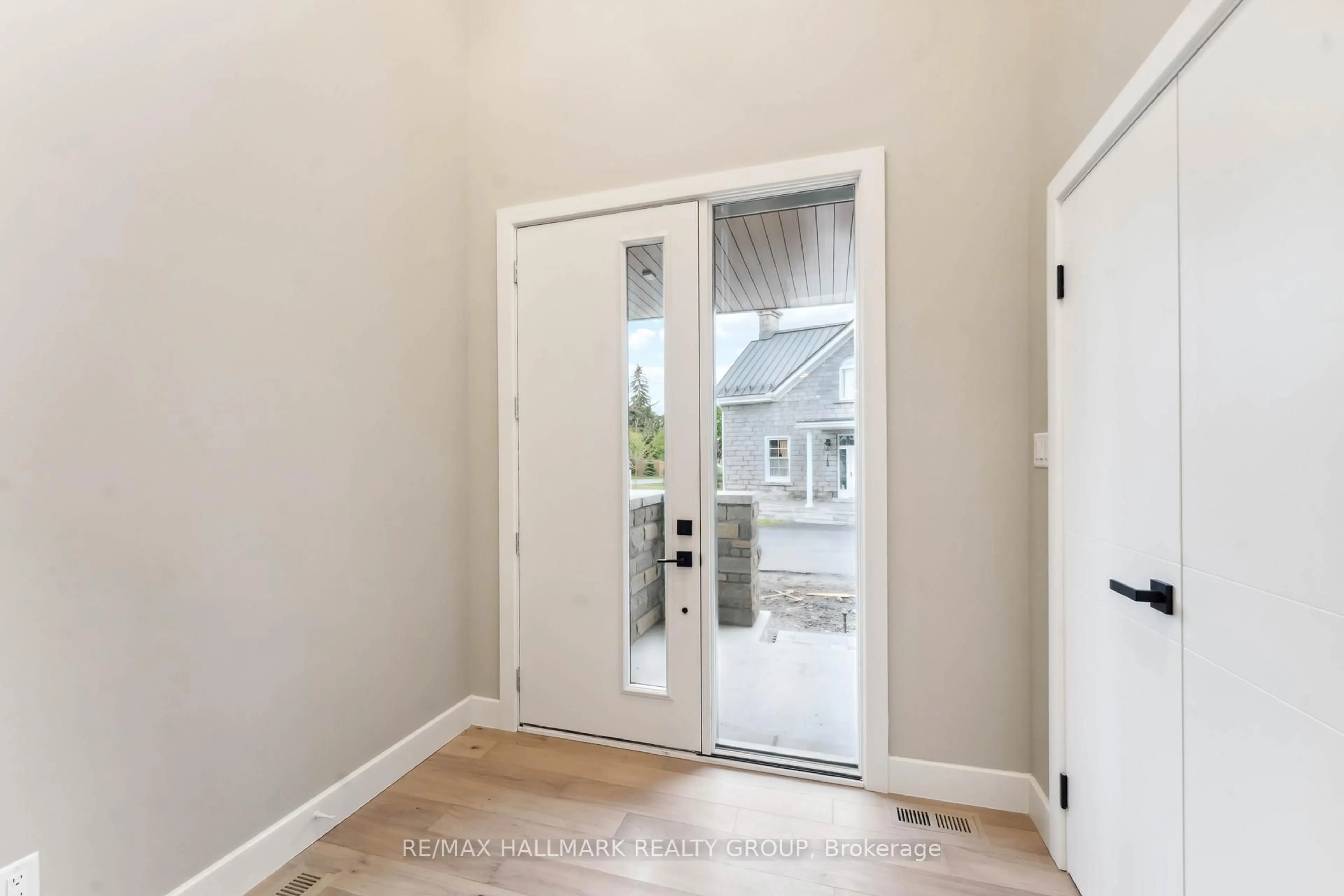 Indoor entryway for 108 Theberge Private, Ottawa Ontario K2G 4T1