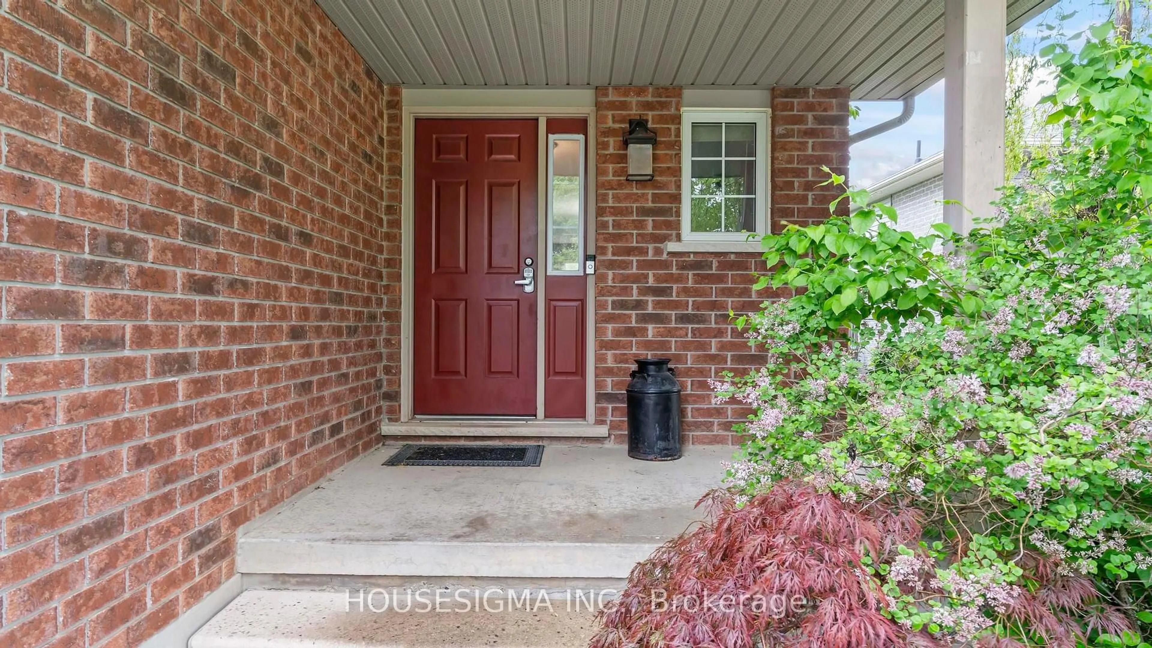 Indoor entryway for 21 Goldenrod Crt, St. Thomas Ontario N5P 4M7