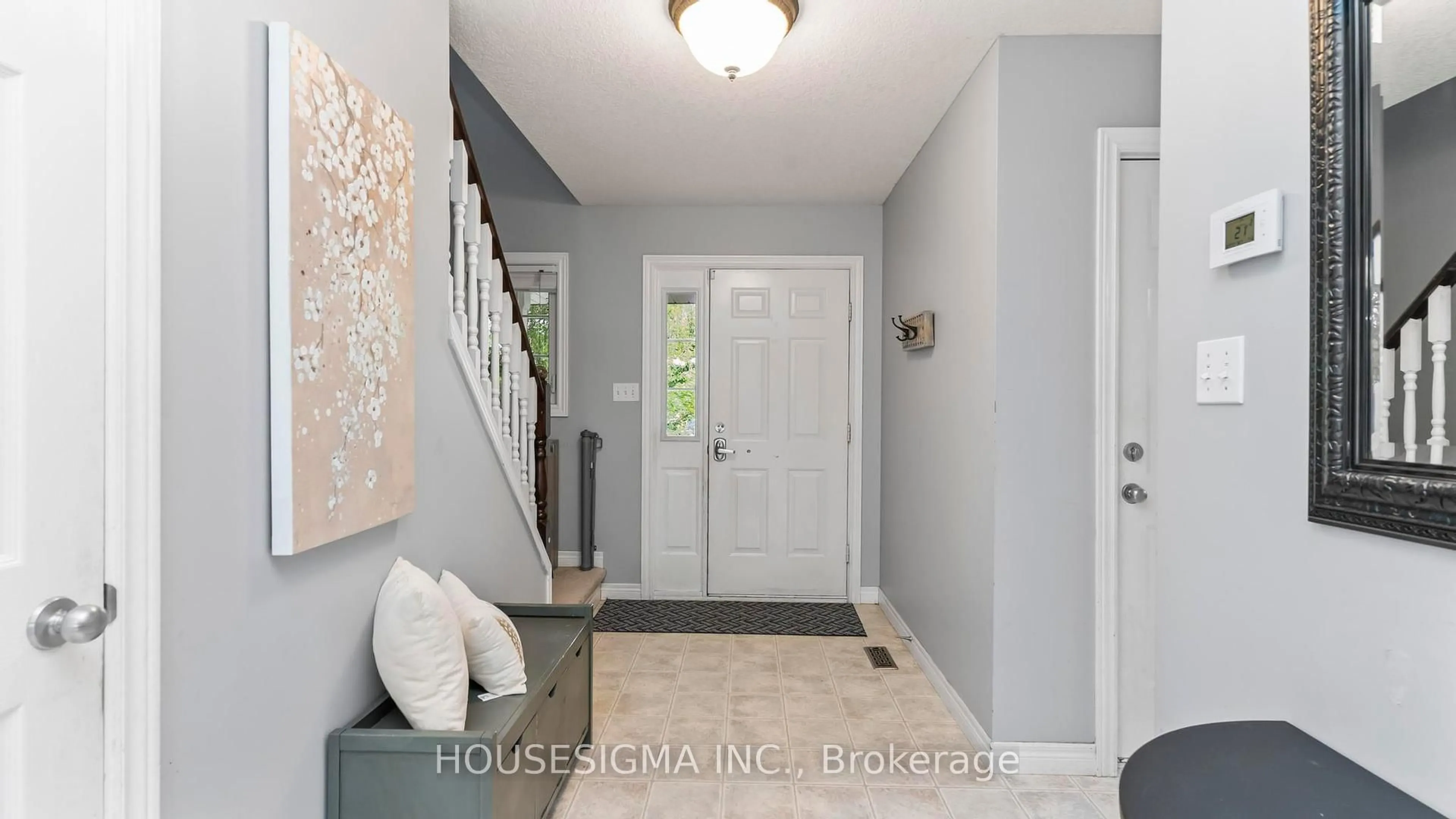 Indoor entryway for 21 Goldenrod Crt, St. Thomas Ontario N5P 4M7