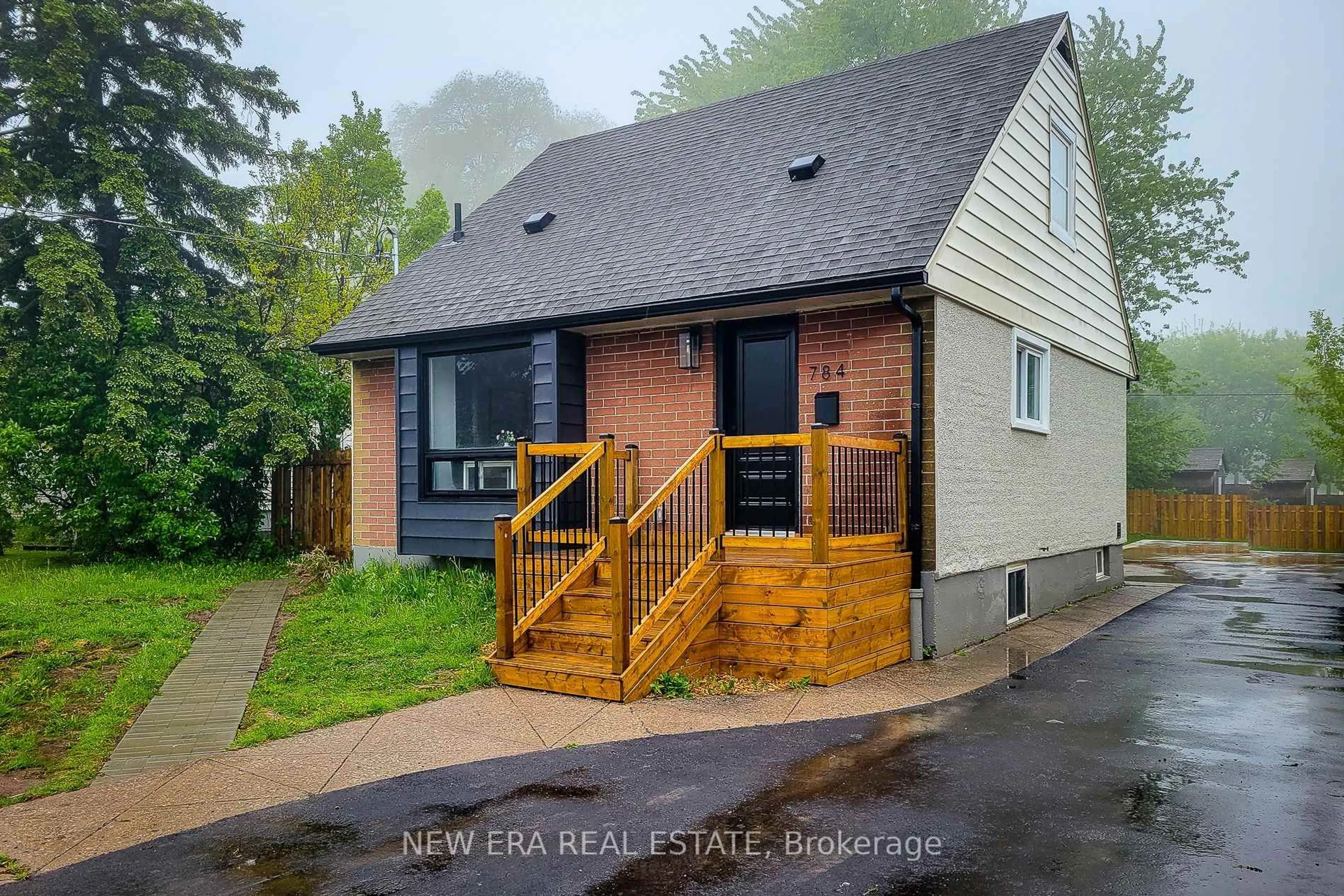 Unknown for 784 Upper Gage Ave, Hamilton Ontario L8V 4K4