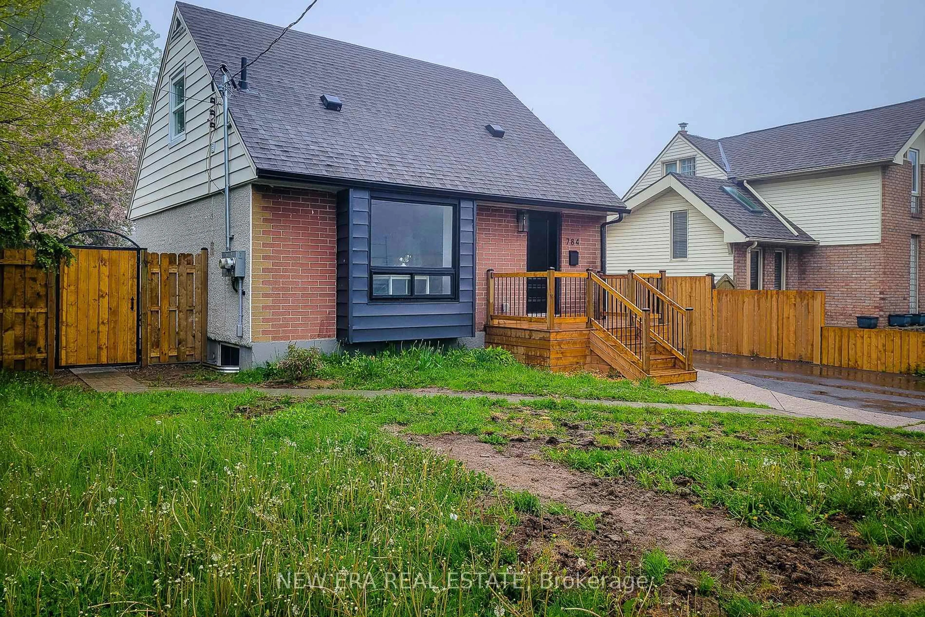 A pic from outside/outdoor area/front of a property/back of a property/a pic from drone, street for 784 Upper Gage Ave, Hamilton Ontario L8V 4K4