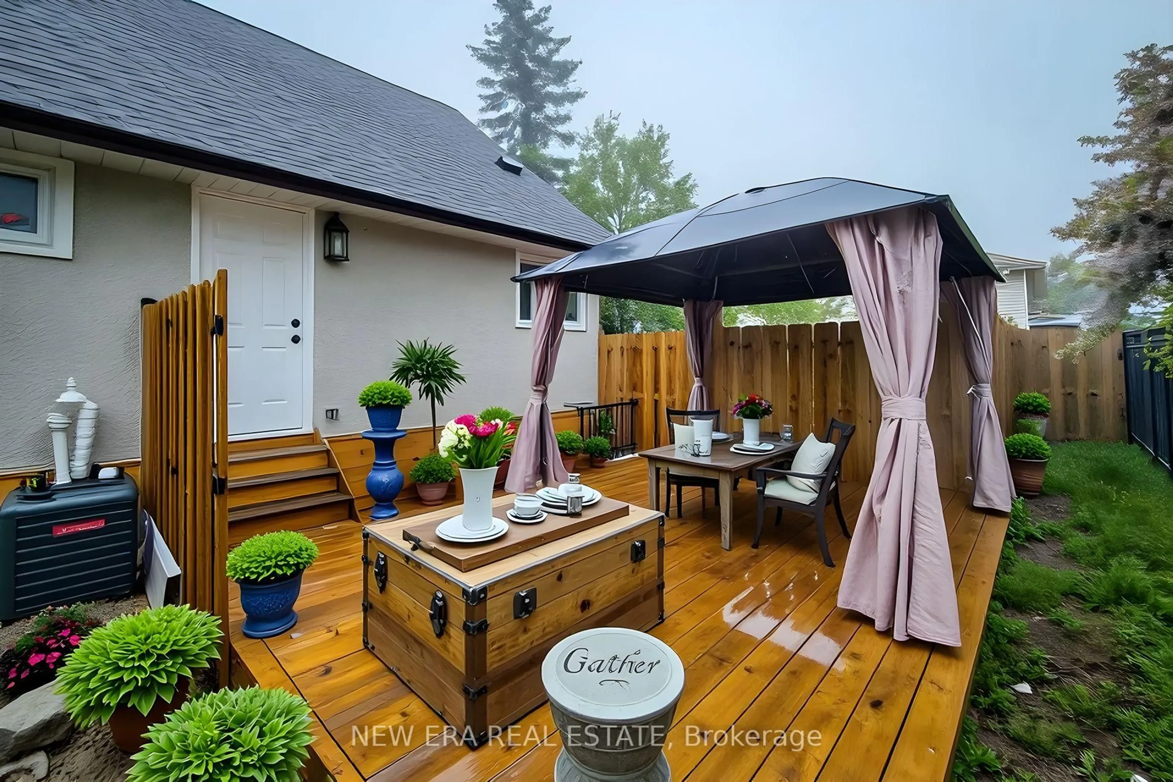 Patio, street for 784 Upper Gage Ave, Hamilton Ontario L8V 4K4