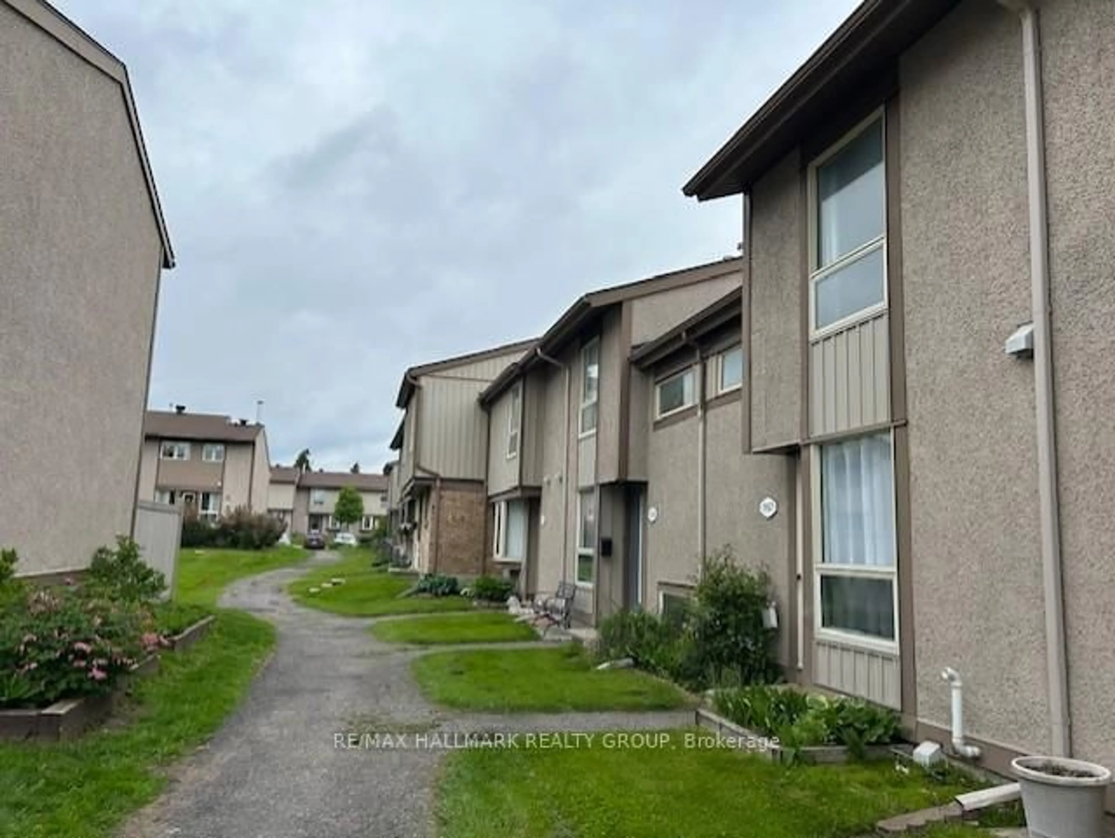 A pic from outside/outdoor area/front of a property/back of a property/a pic from drone, street for 1957 Stonehenge Cres #73, Ottawa Ontario K1B 4N7