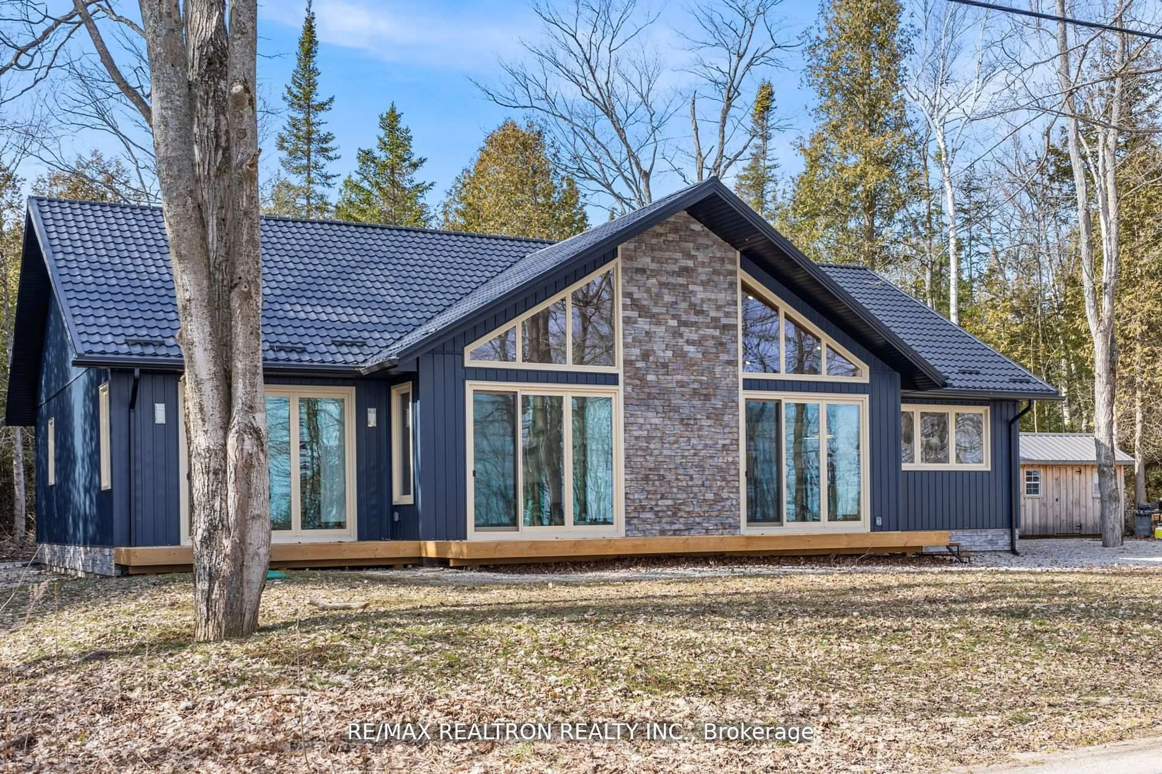 Home with vinyl exterior material, unknown for 27 Whippoorwill Rd, Northern Bruce Peninsula Ontario N0H 1W0