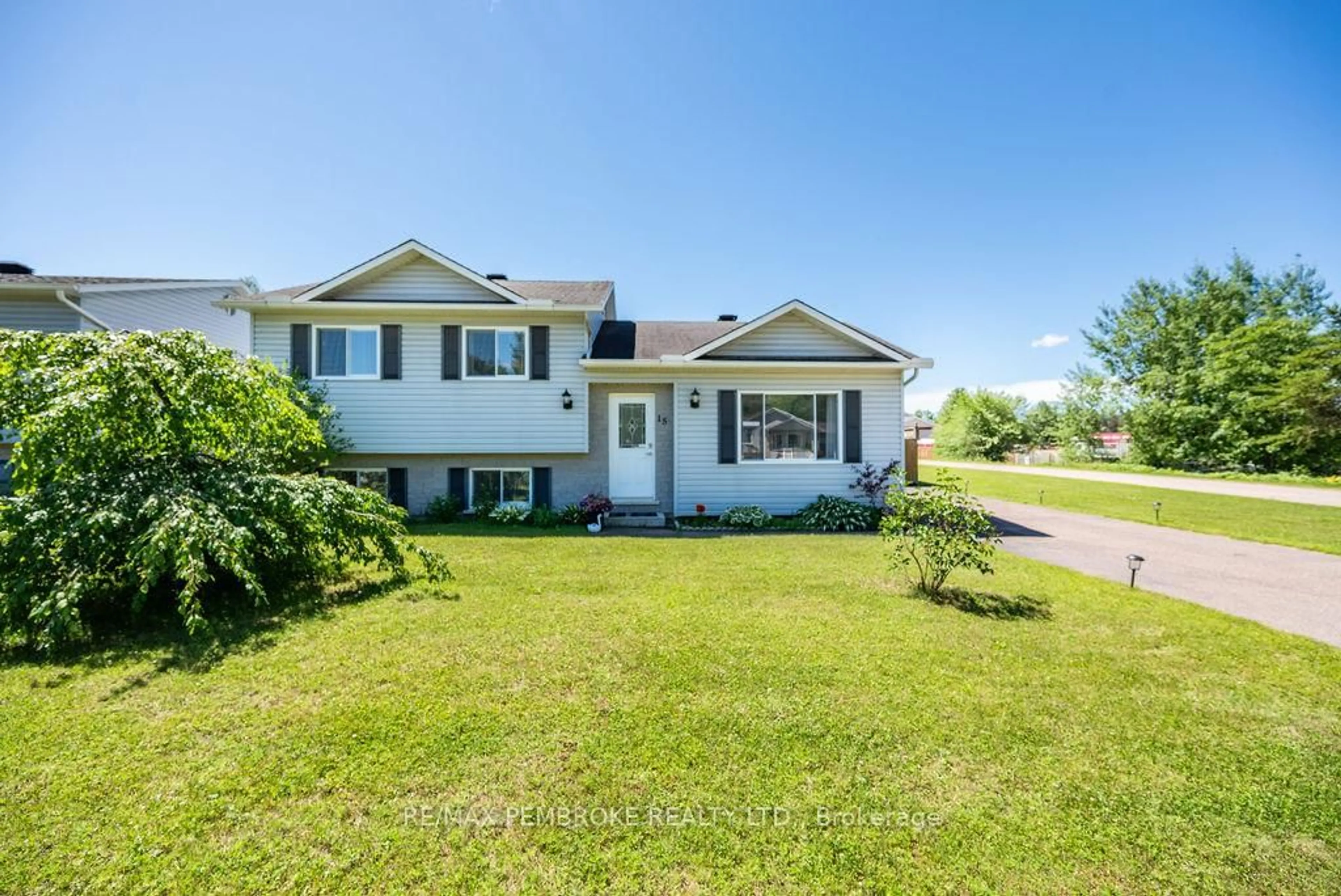 Home with vinyl exterior material, street for 15 GERALD Ave, Petawawa Ontario K8H 2Y3