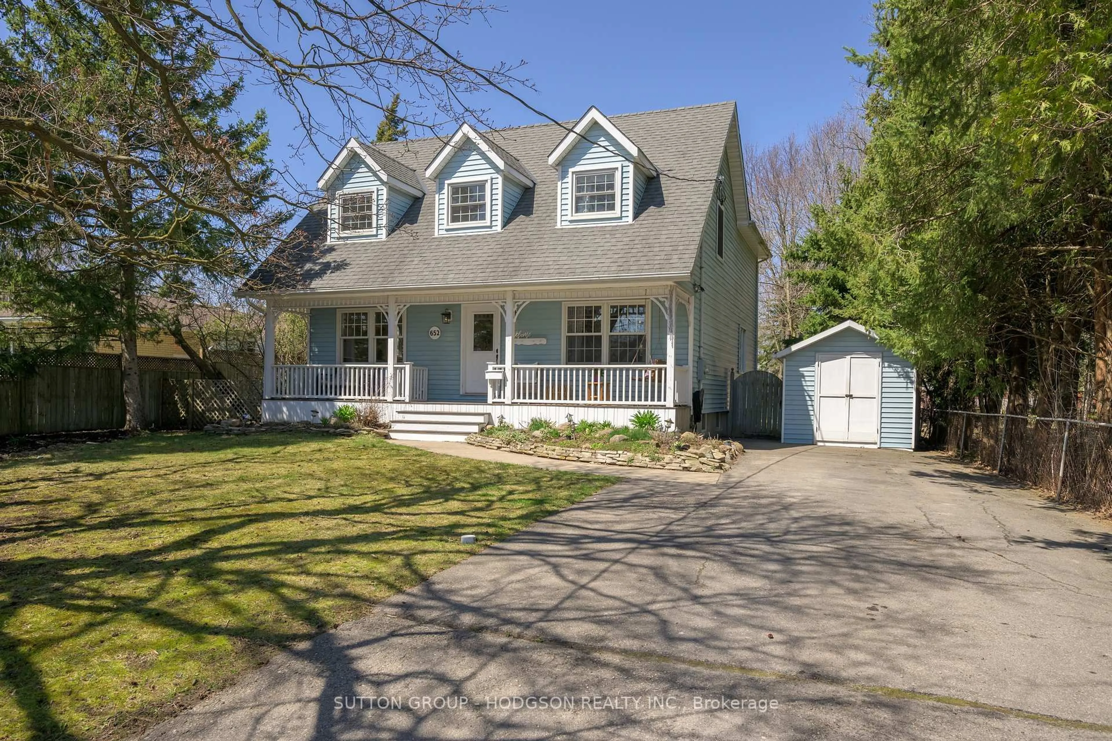 Home with vinyl exterior material, street for 652 Creston Ave, London South Ontario N6C 3A8