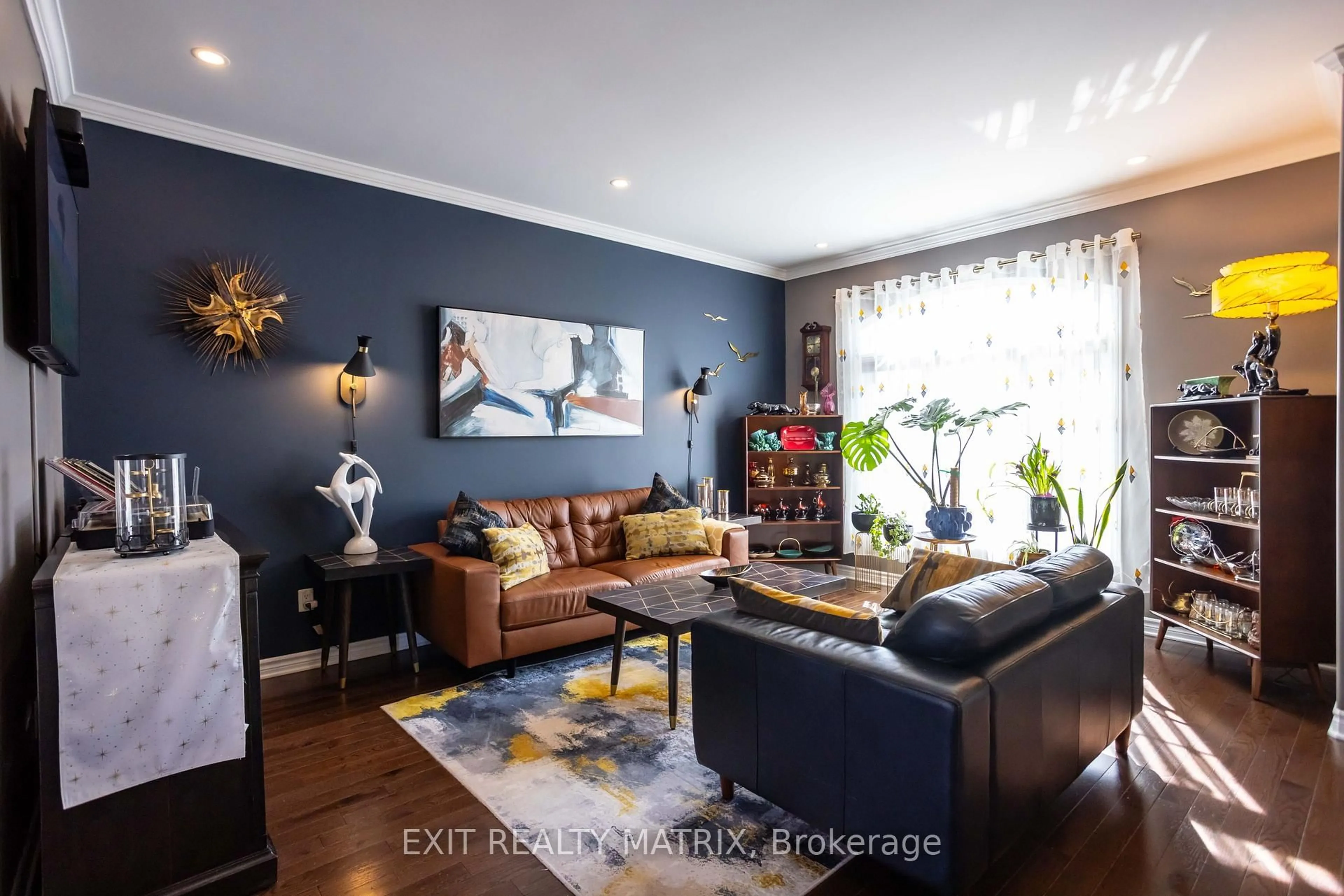 Living room with furniture, wood/laminate floor for 20 Dune St, The Nation Ontario K0A 2M0
