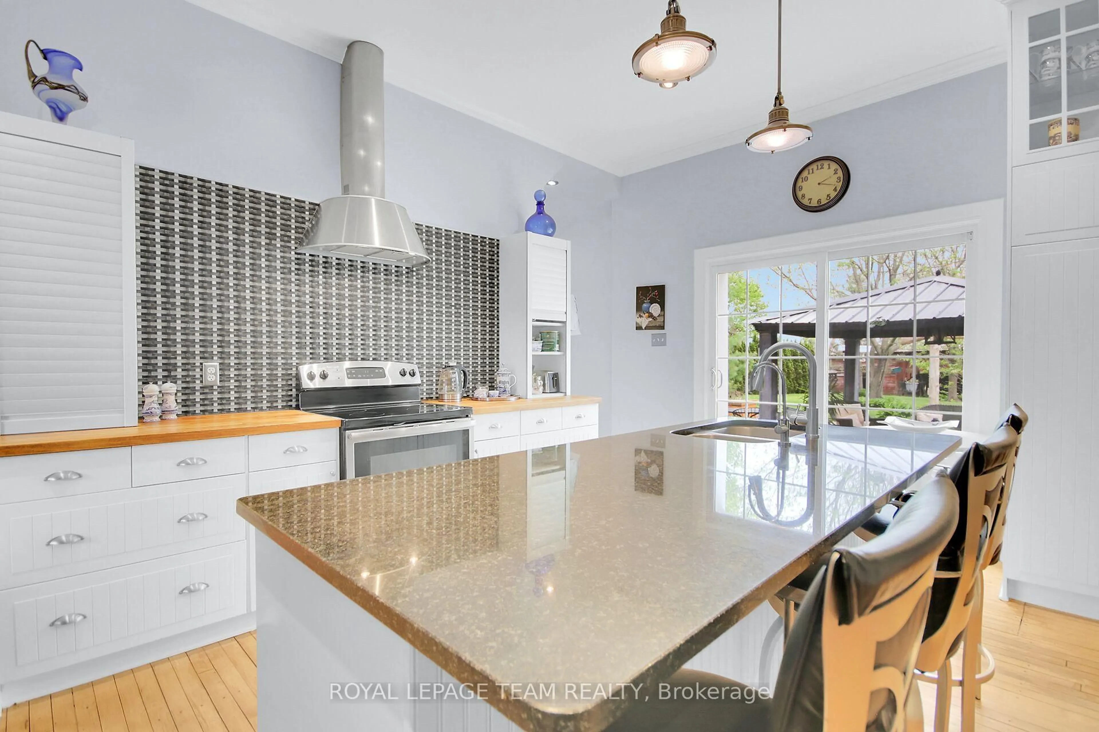 Contemporary kitchen, ceramic/tile floor for 1242 Donald B. Munro Dr, Carp Ontario K0A 1L0