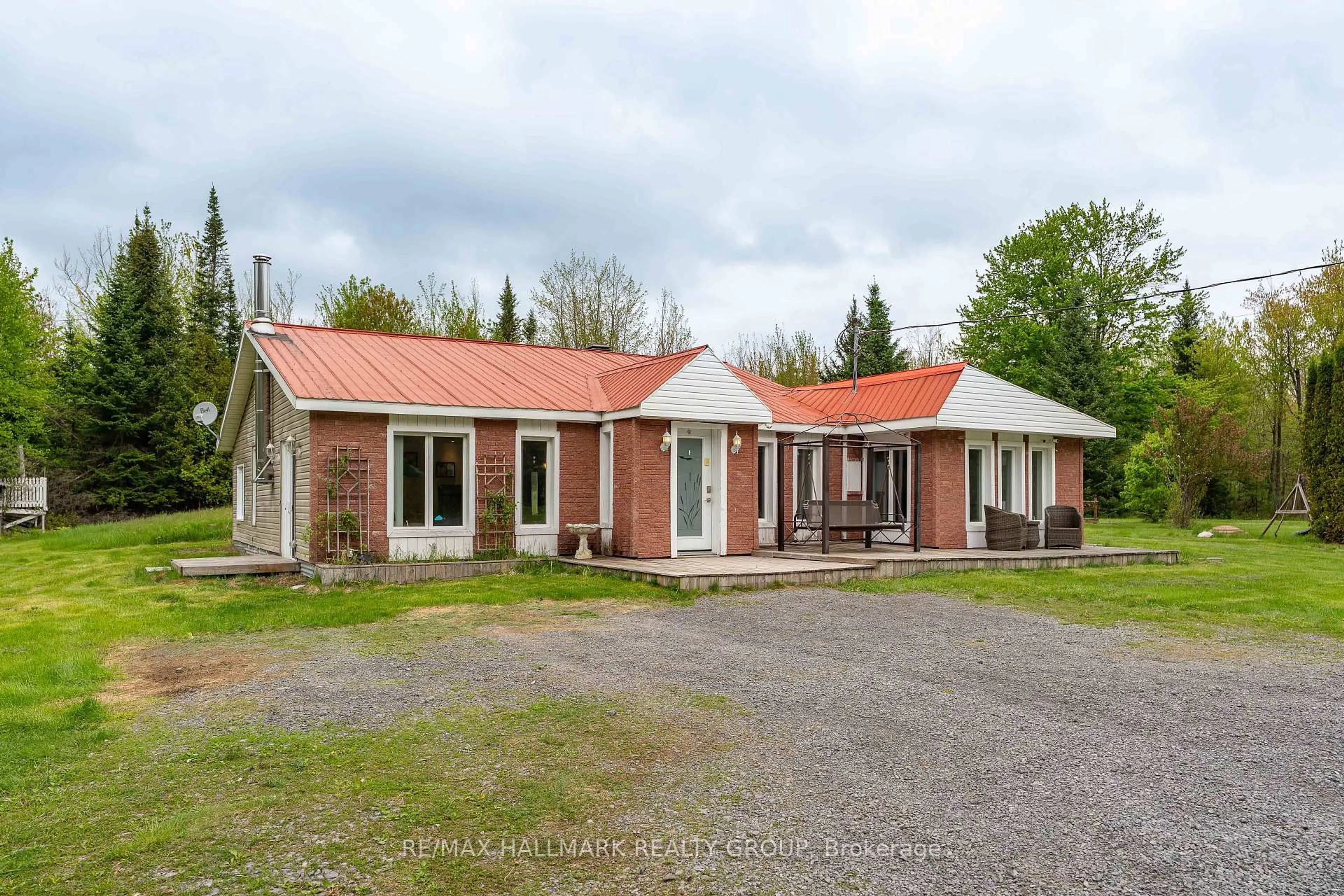 A pic from outside/outdoor area/front of a property/back of a property/a pic from drone, building for 5786 County Rd 17 Rd, Alfred and Plantagenet Ontario K0B 1L0