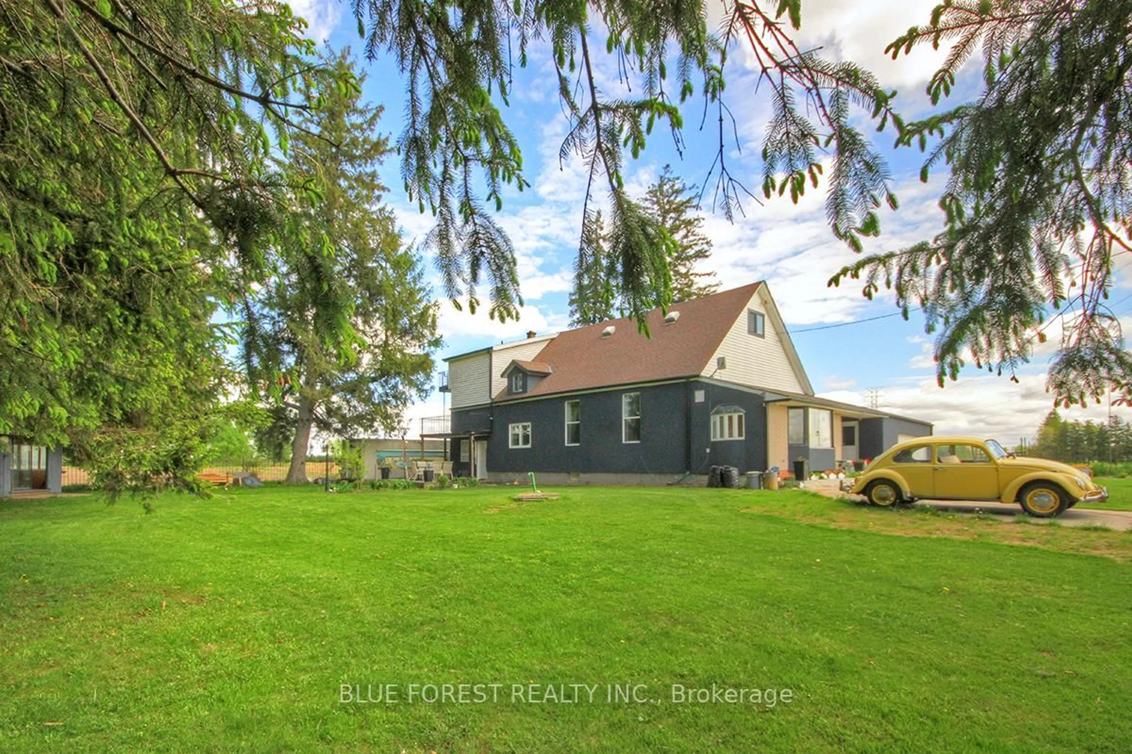 A pic from outside/outdoor area/front of a property/back of a property/a pic from drone, unknown for 8198 Littlewood Dr, Middlesex Centre Ontario N6P 1P3